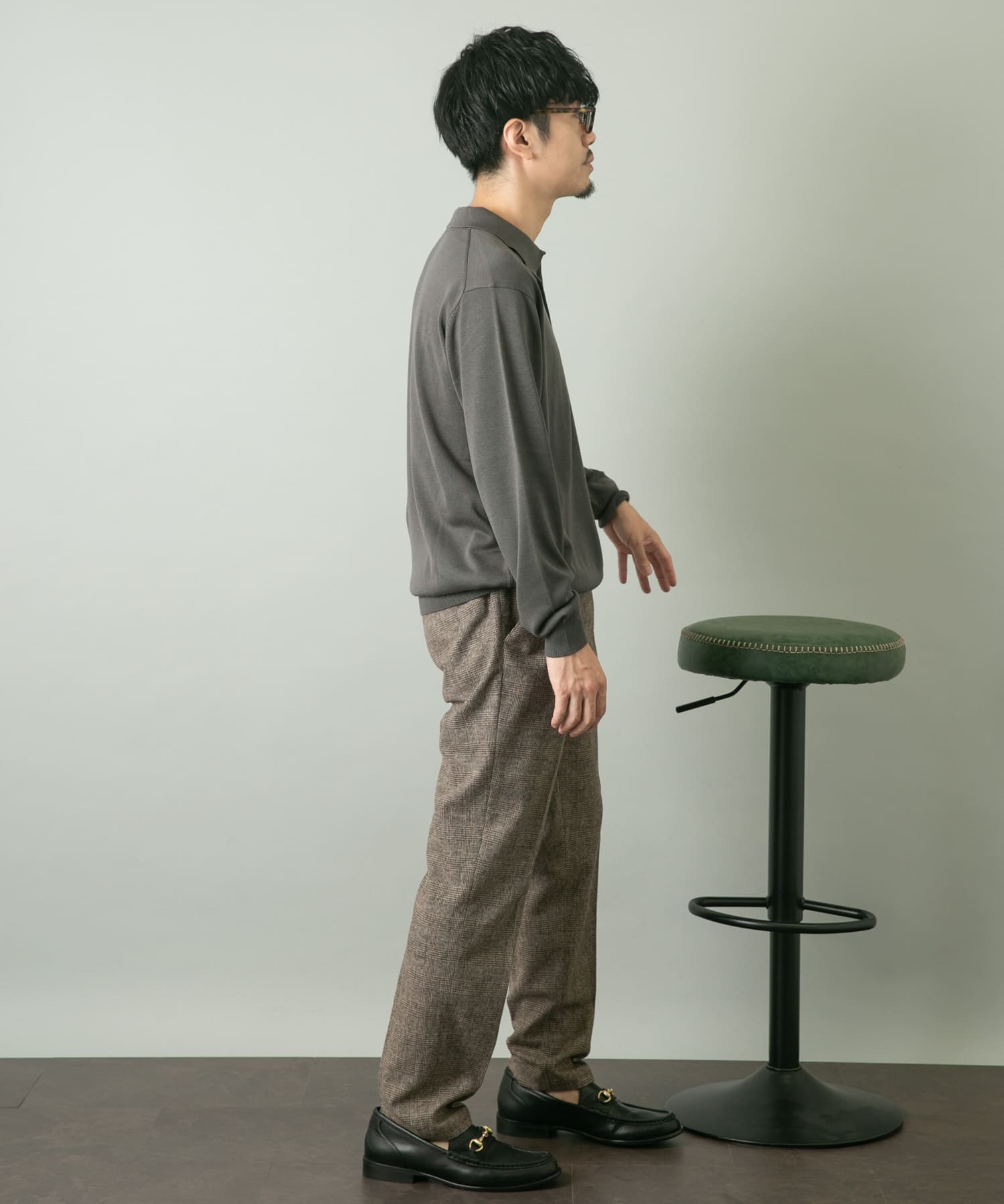 GRAY