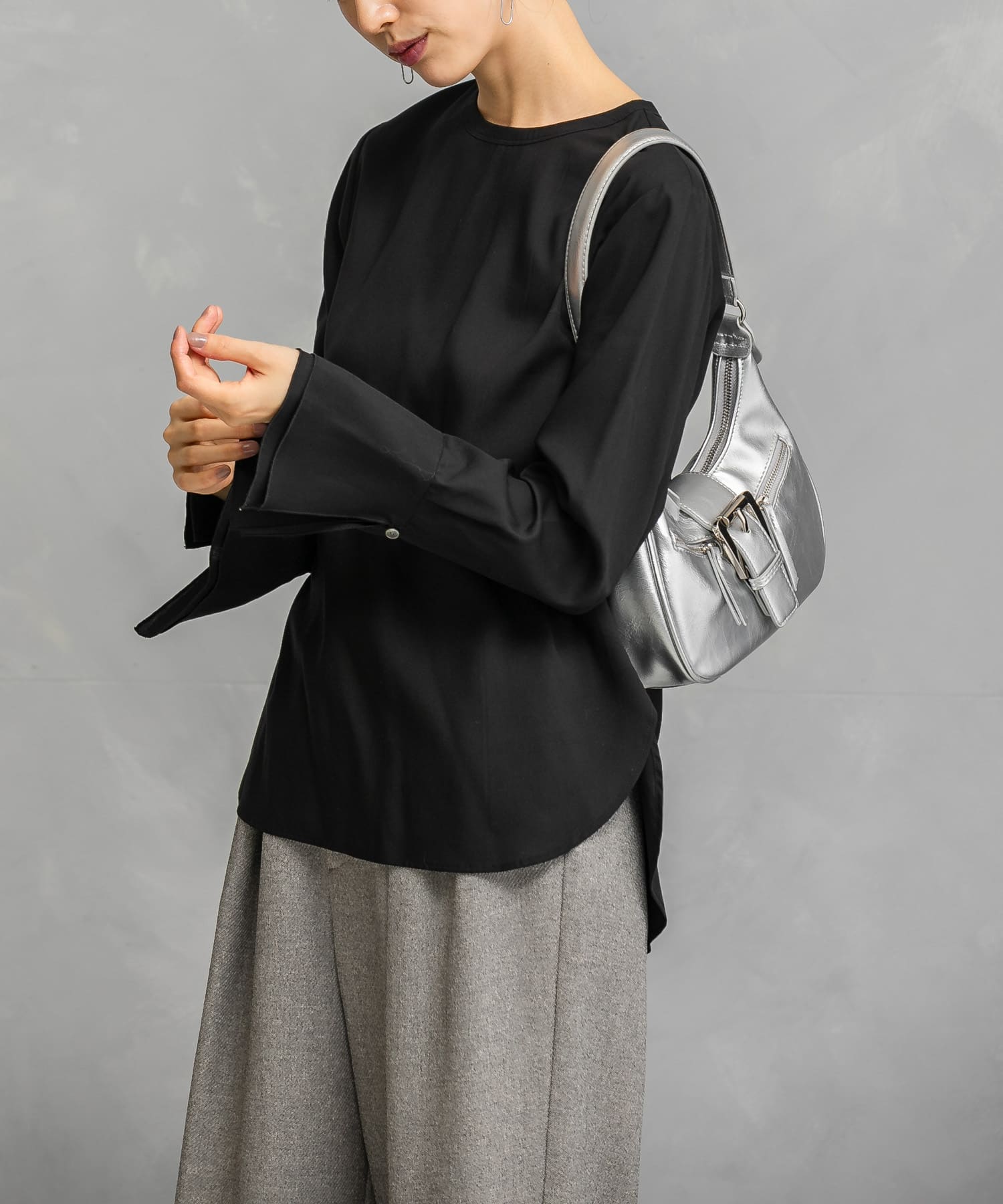 バックリボンダブルカフスブラウス