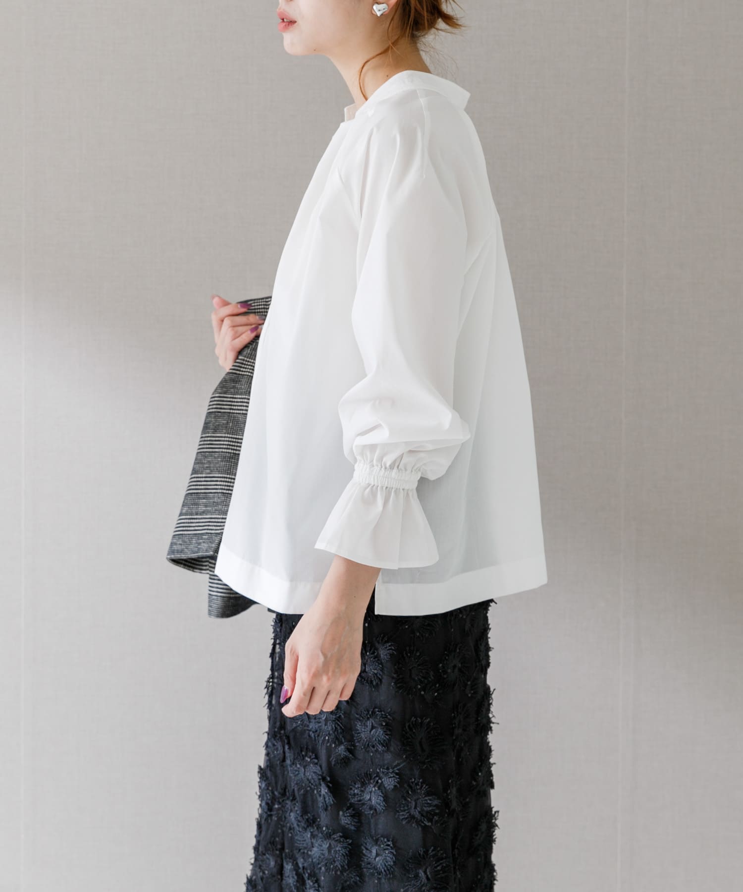 OFF WHITE