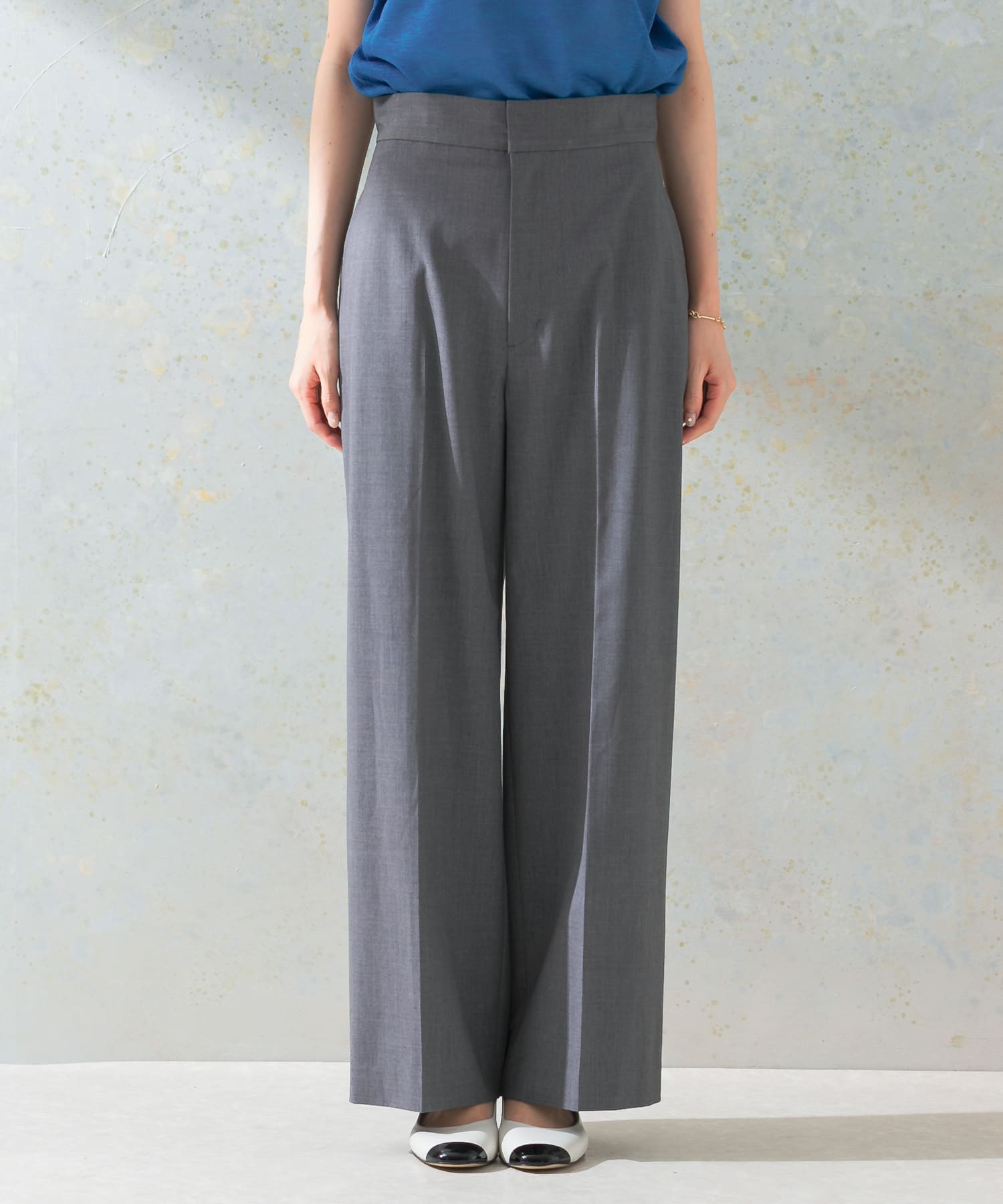 GRAY
