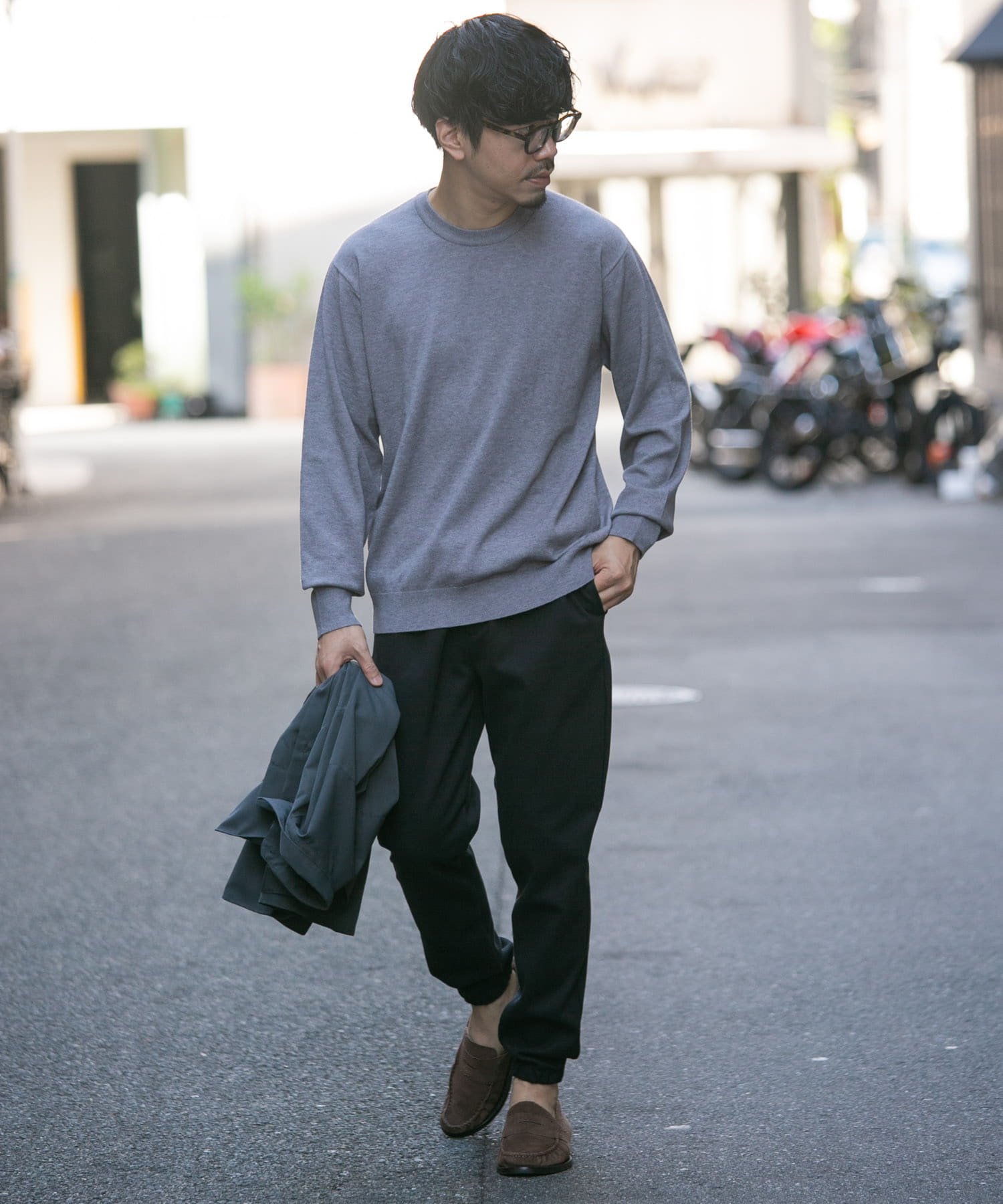 GRAY