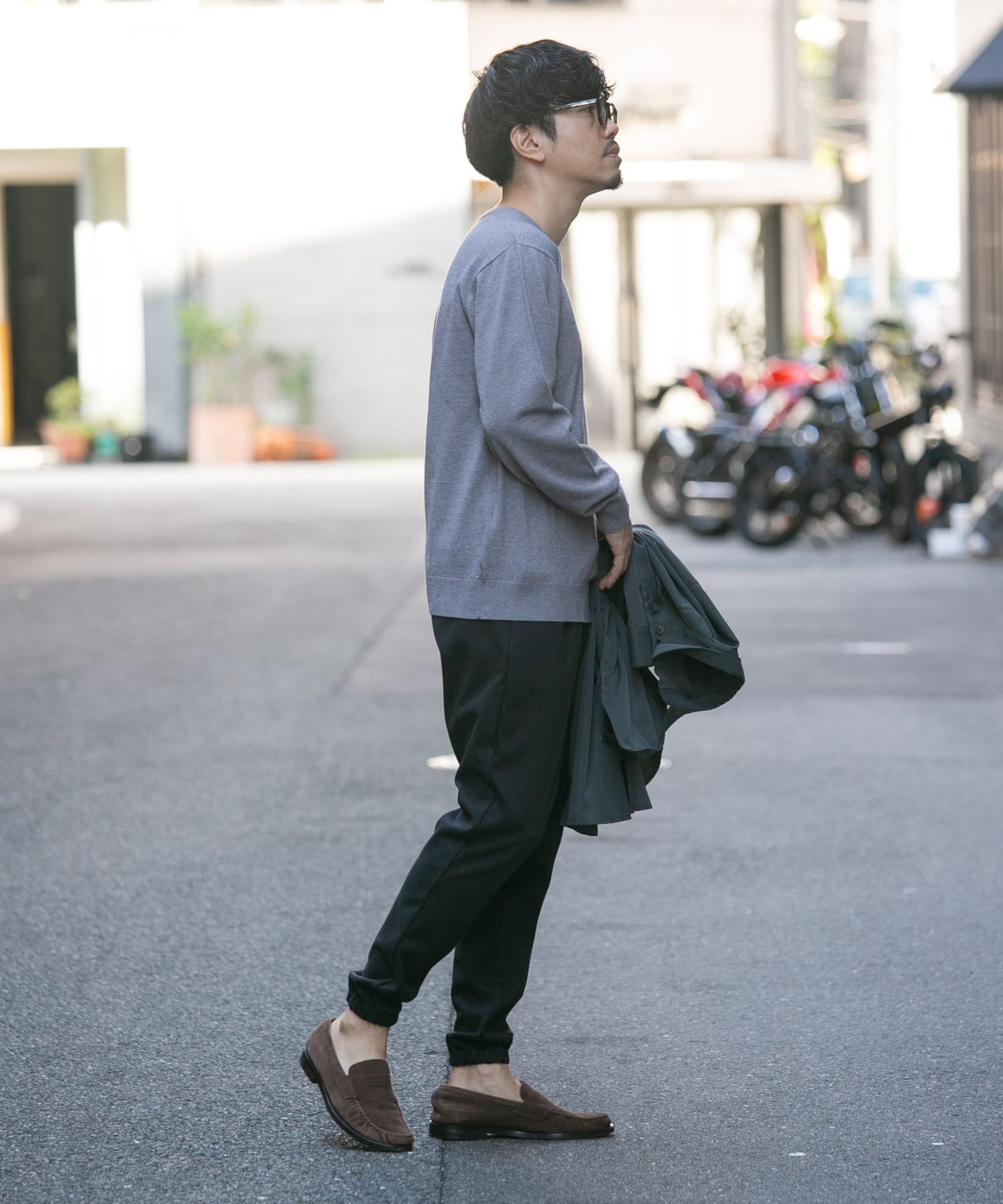 GRAY