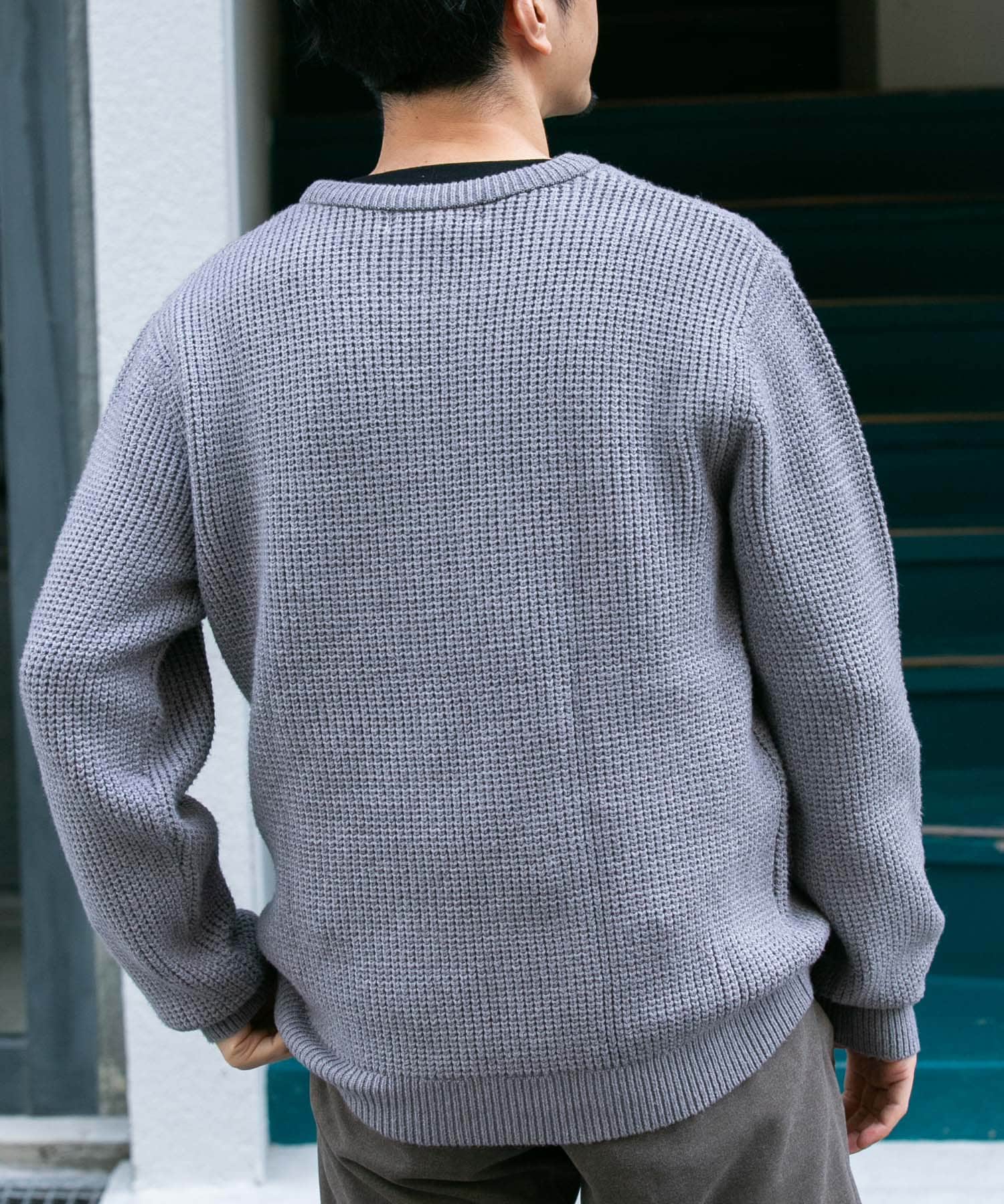 GRAY