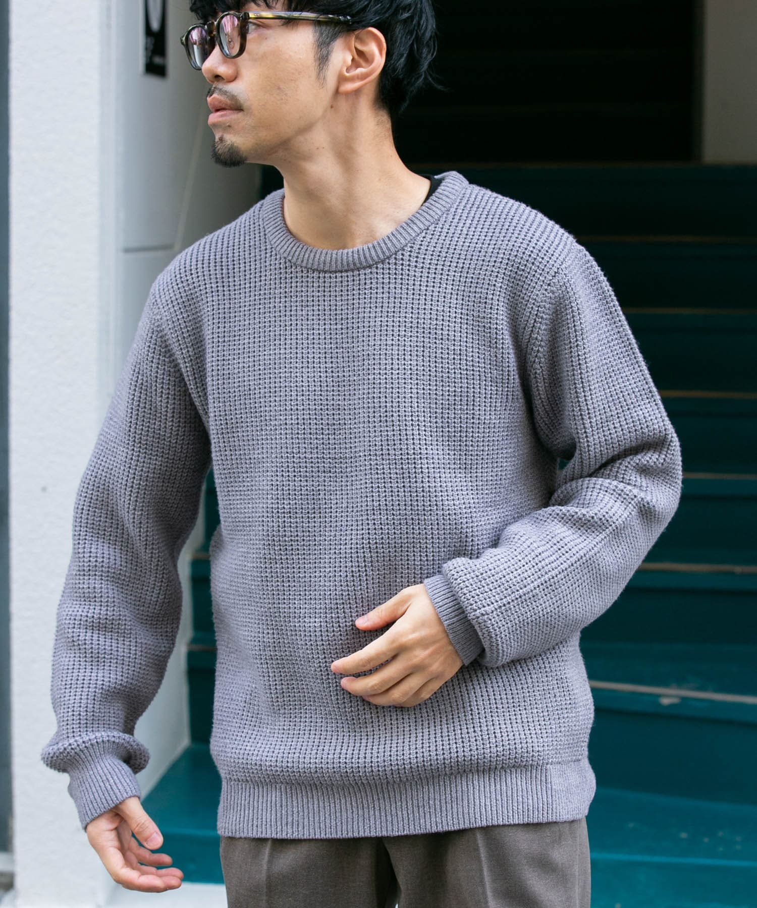 GRAY