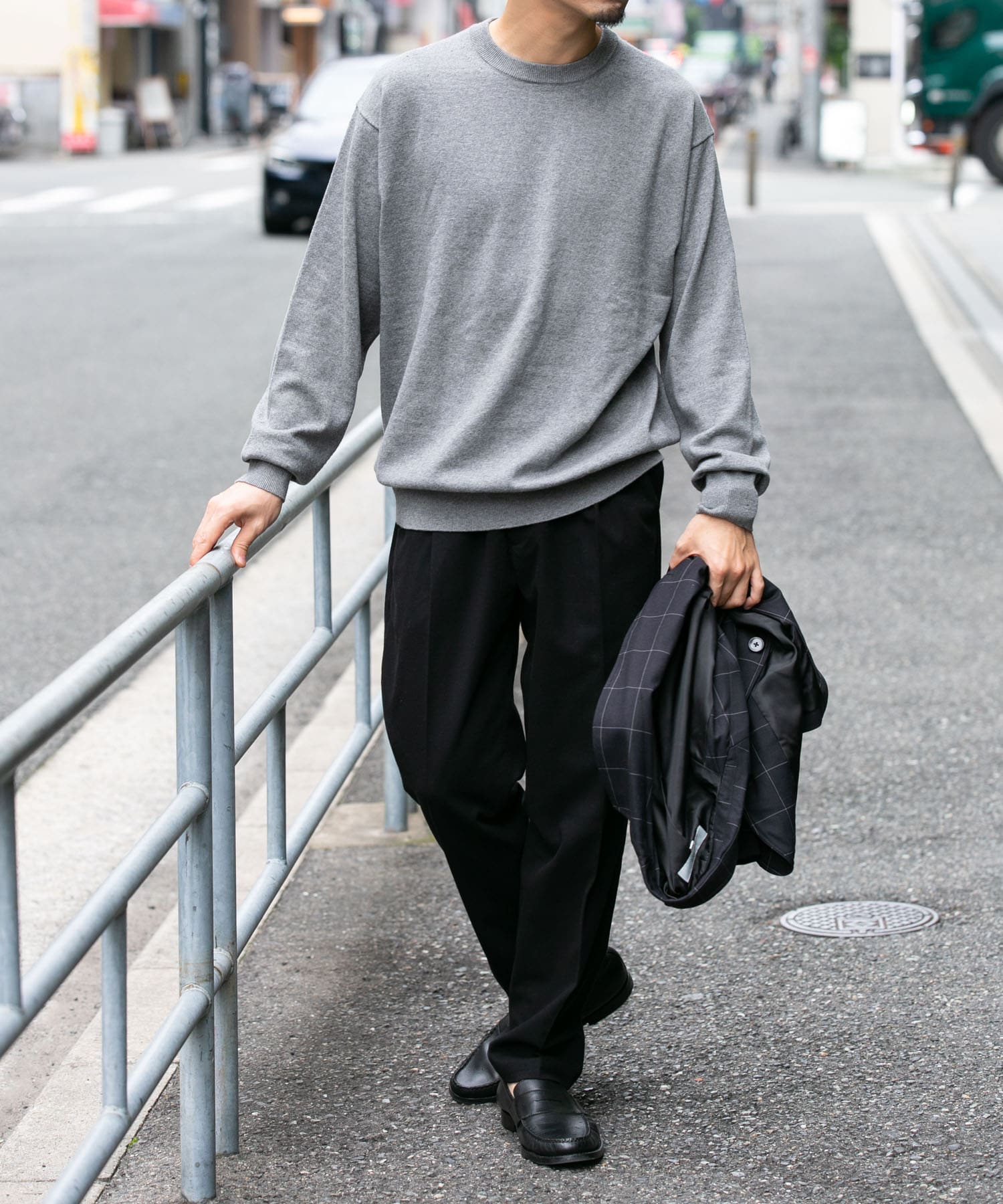 GRAY