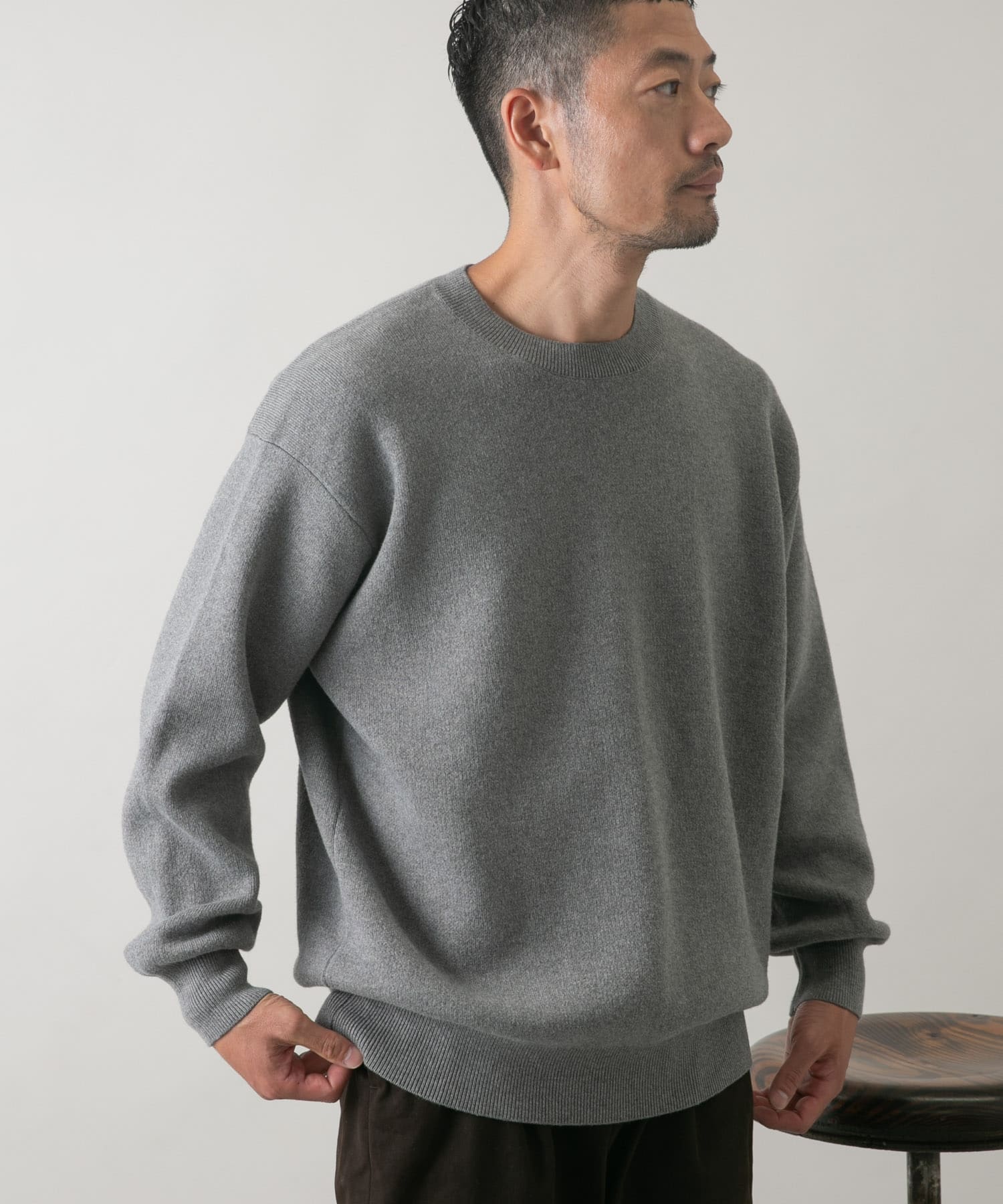 GRAY