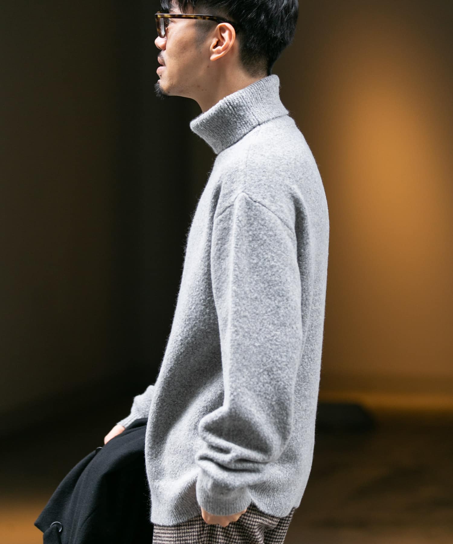 GRAY
