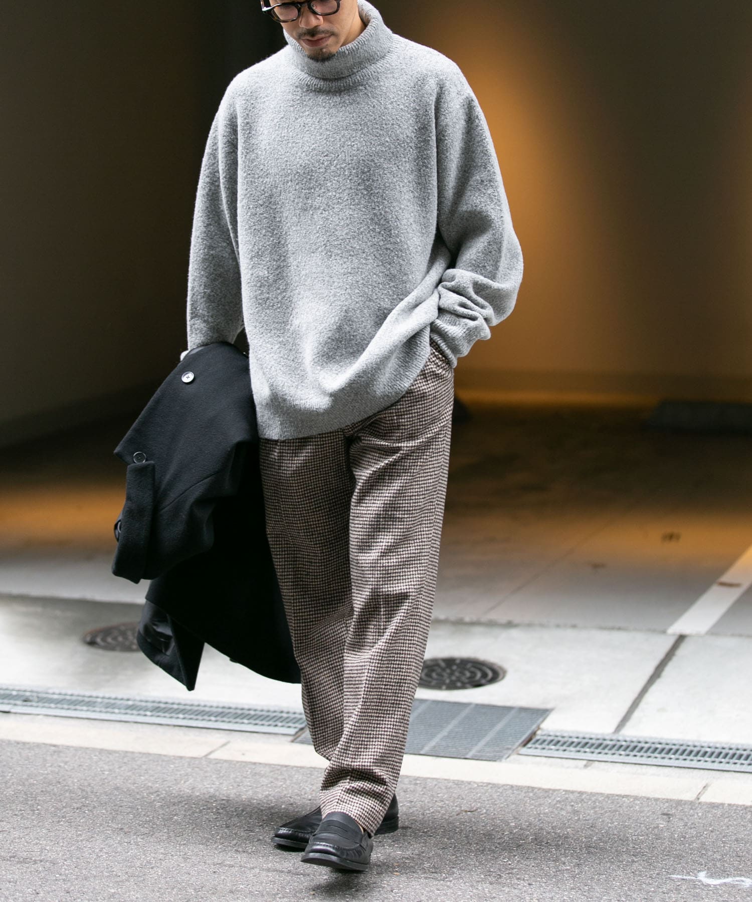 GRAY