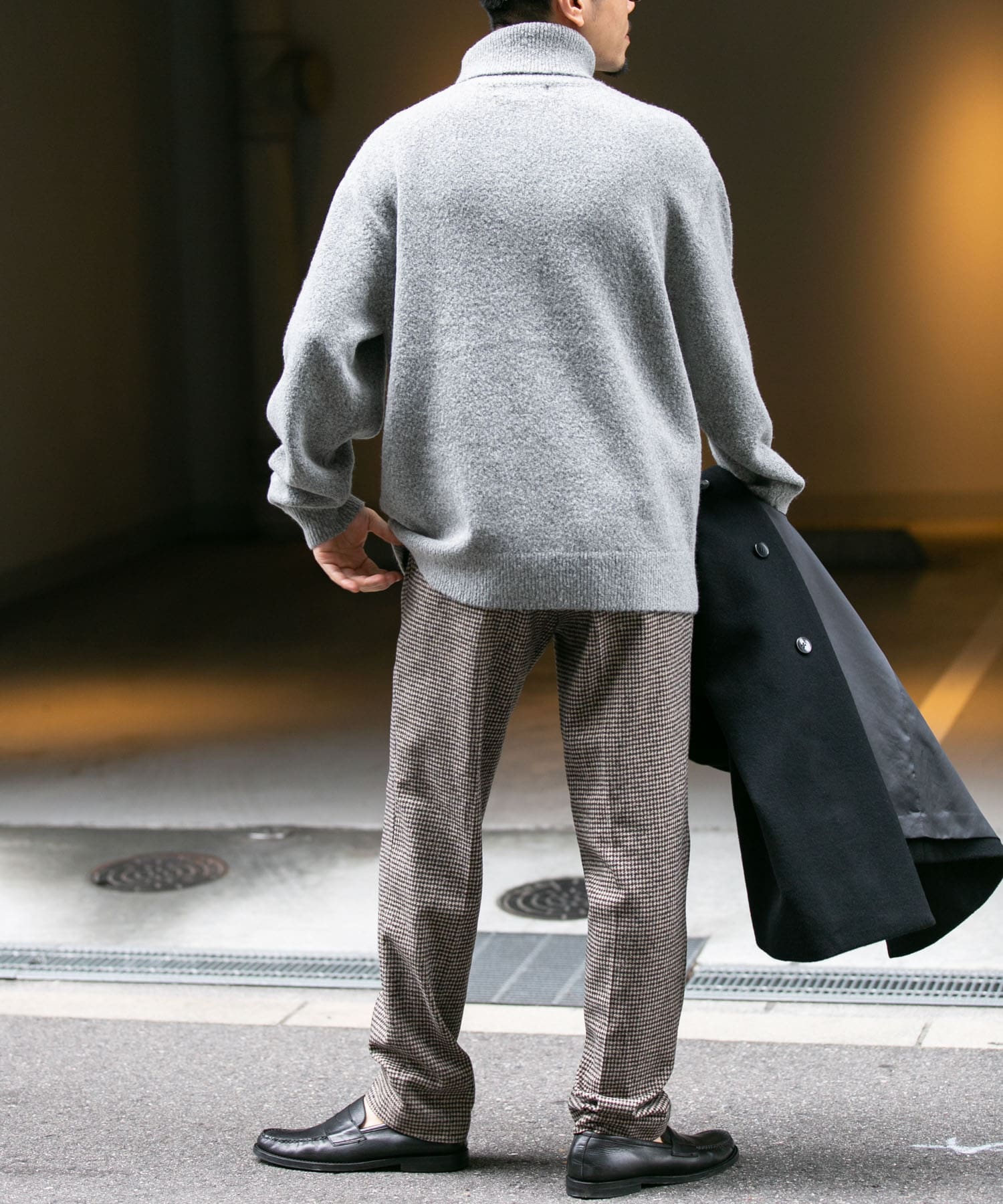 GRAY