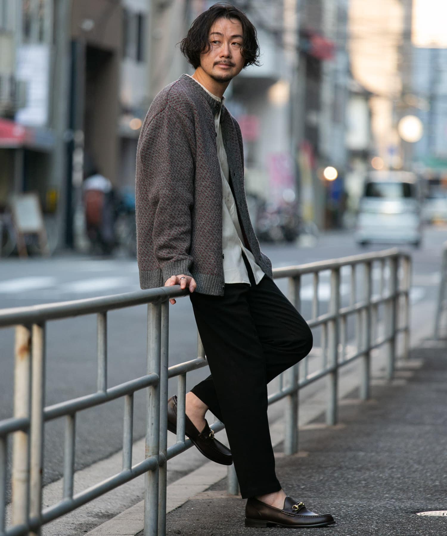 GRAY