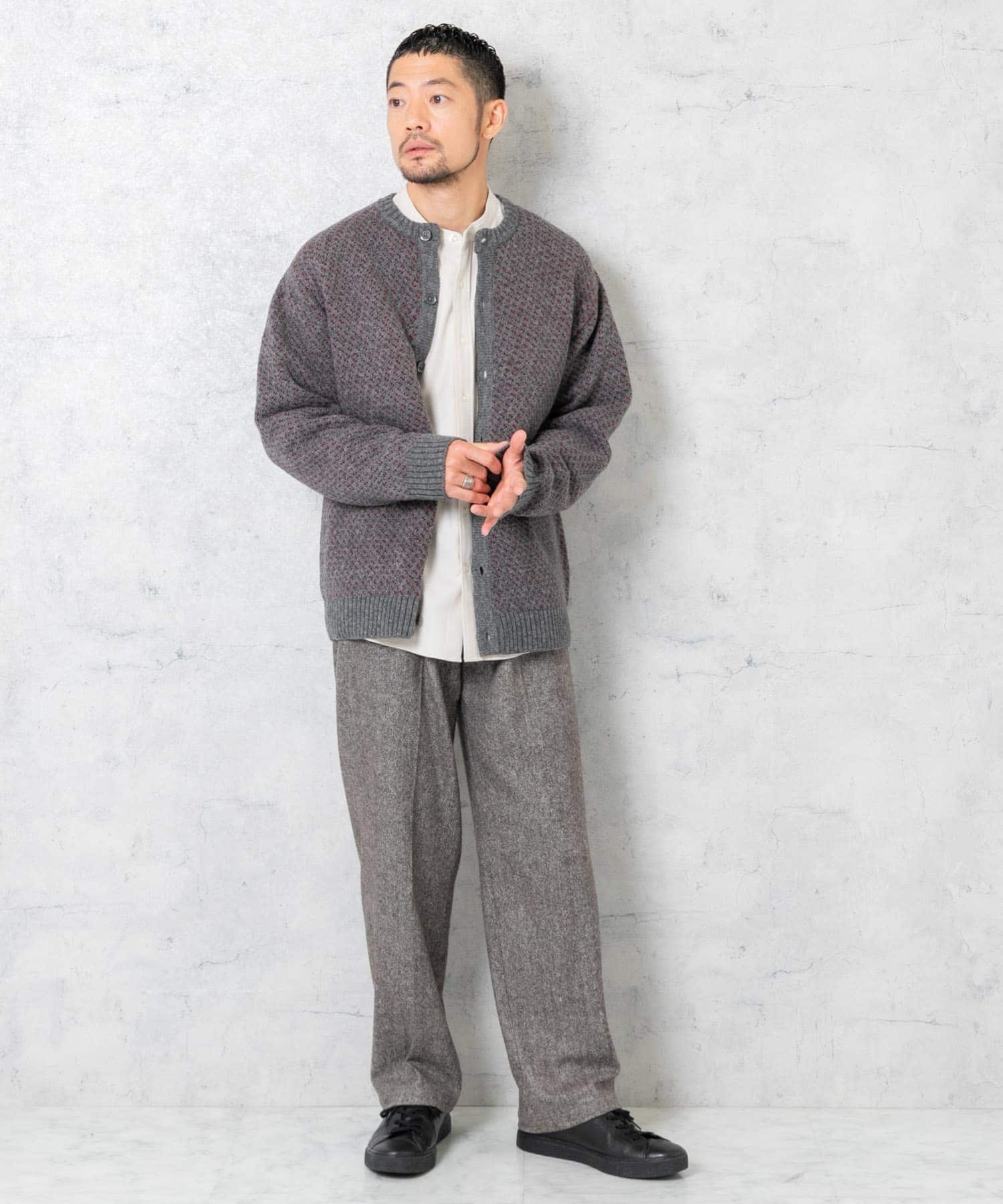 GRAY