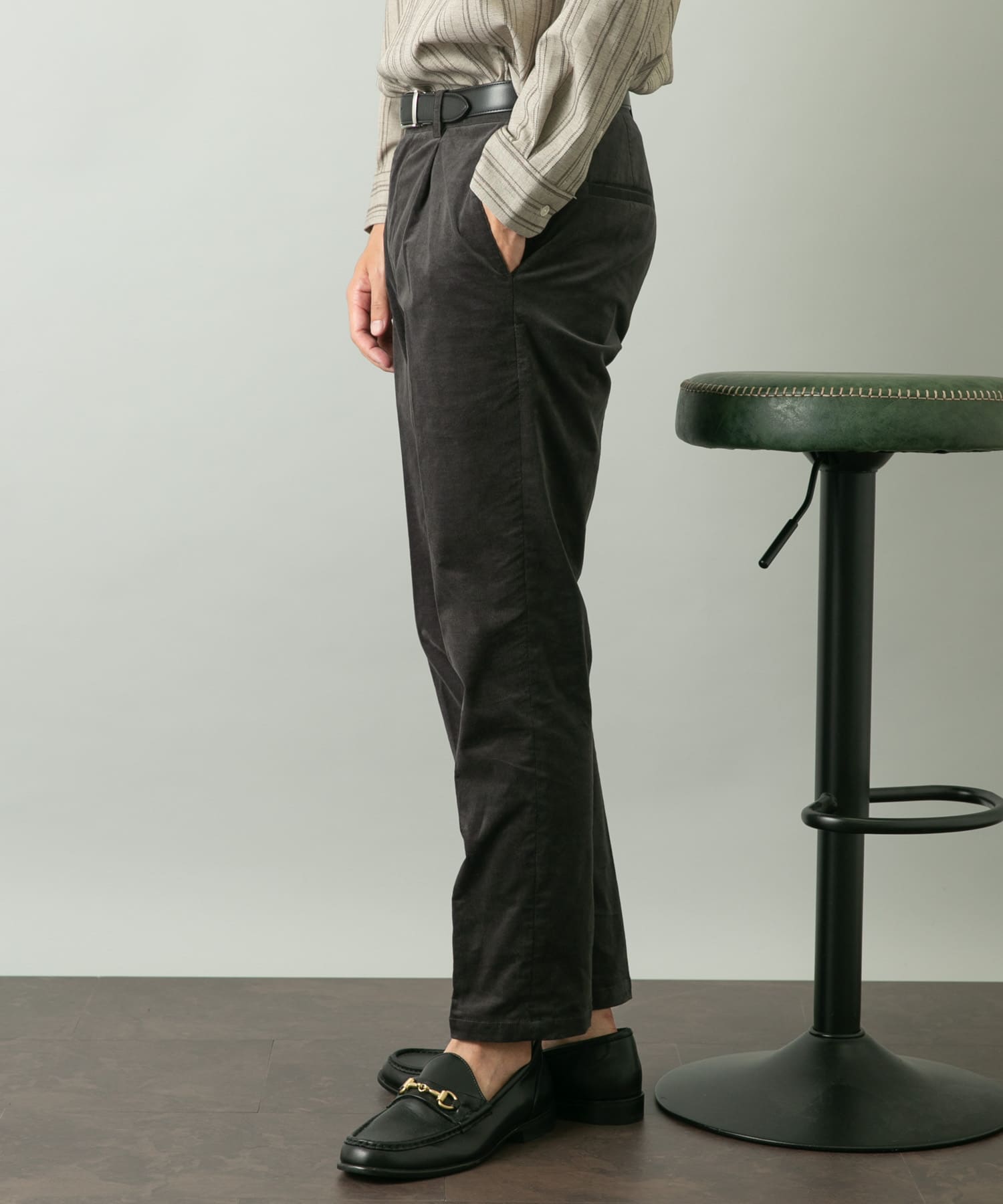 GRAY