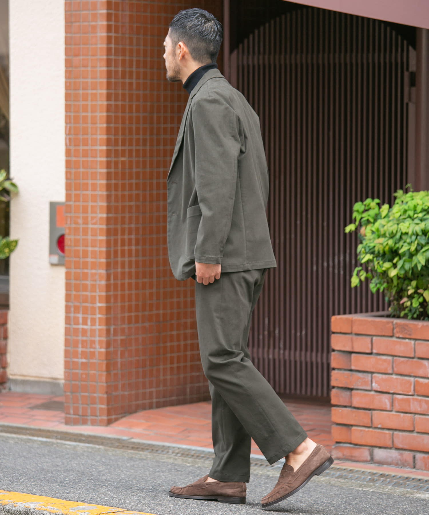 KHAKI