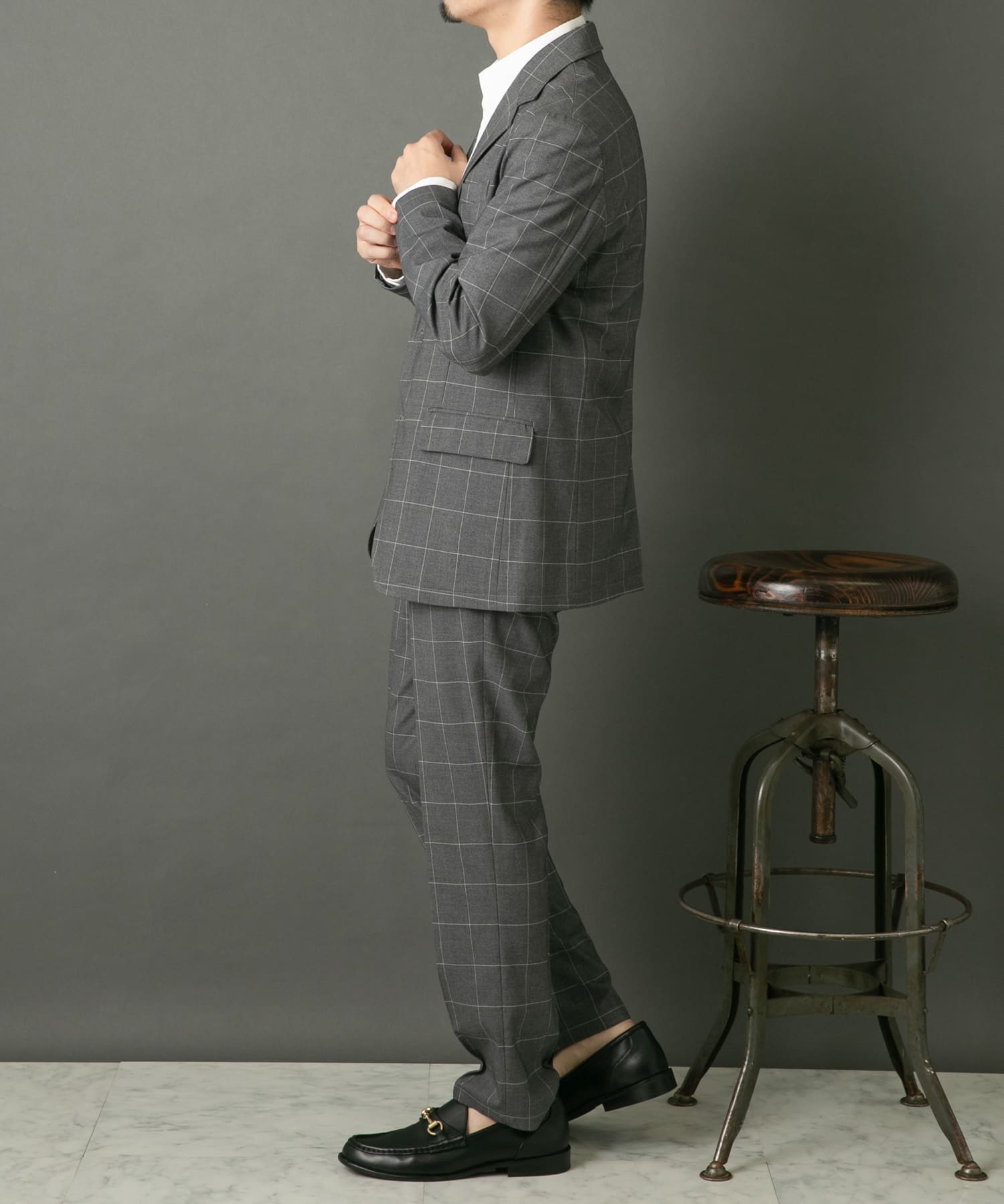 GRAY