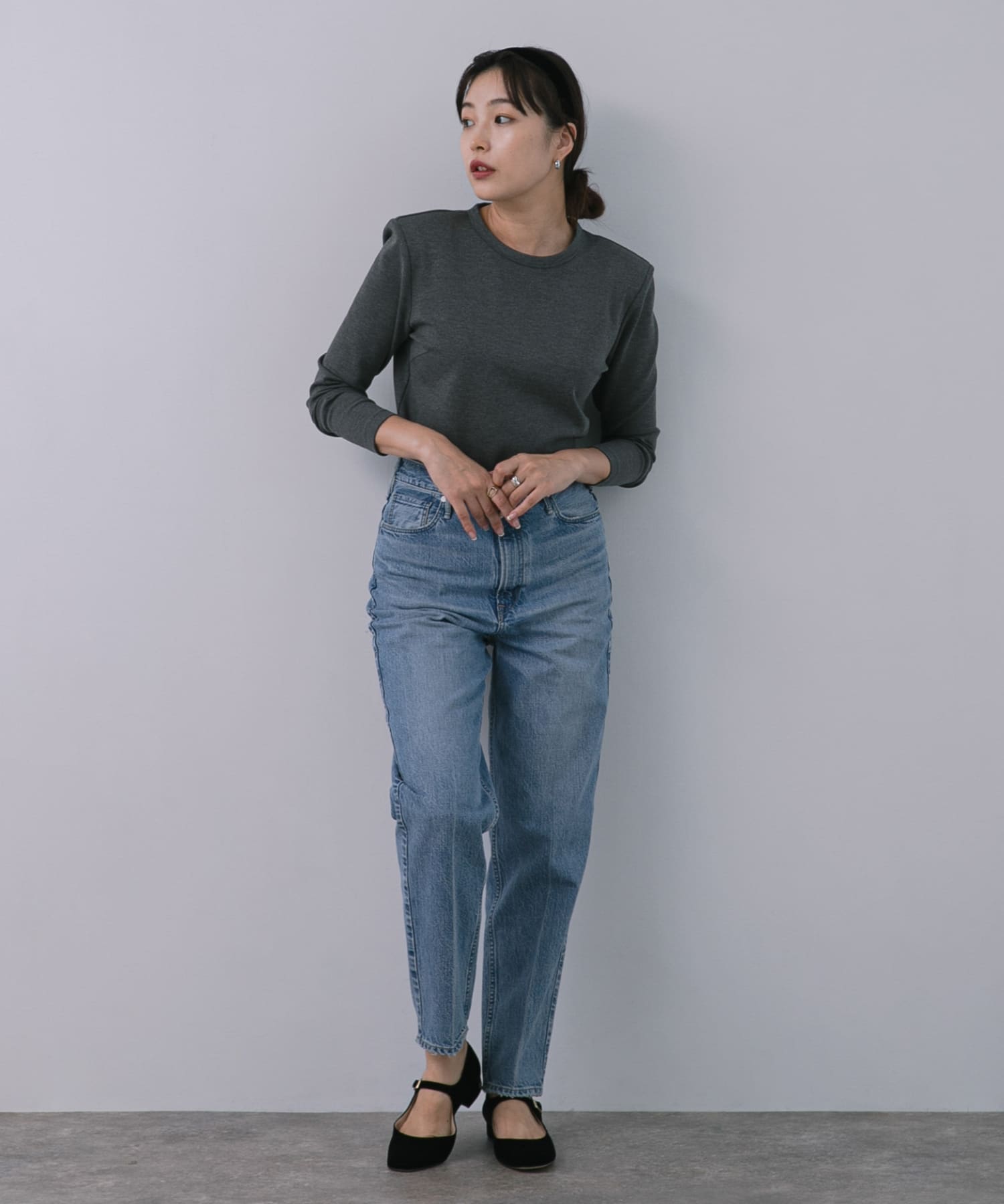 GRAY