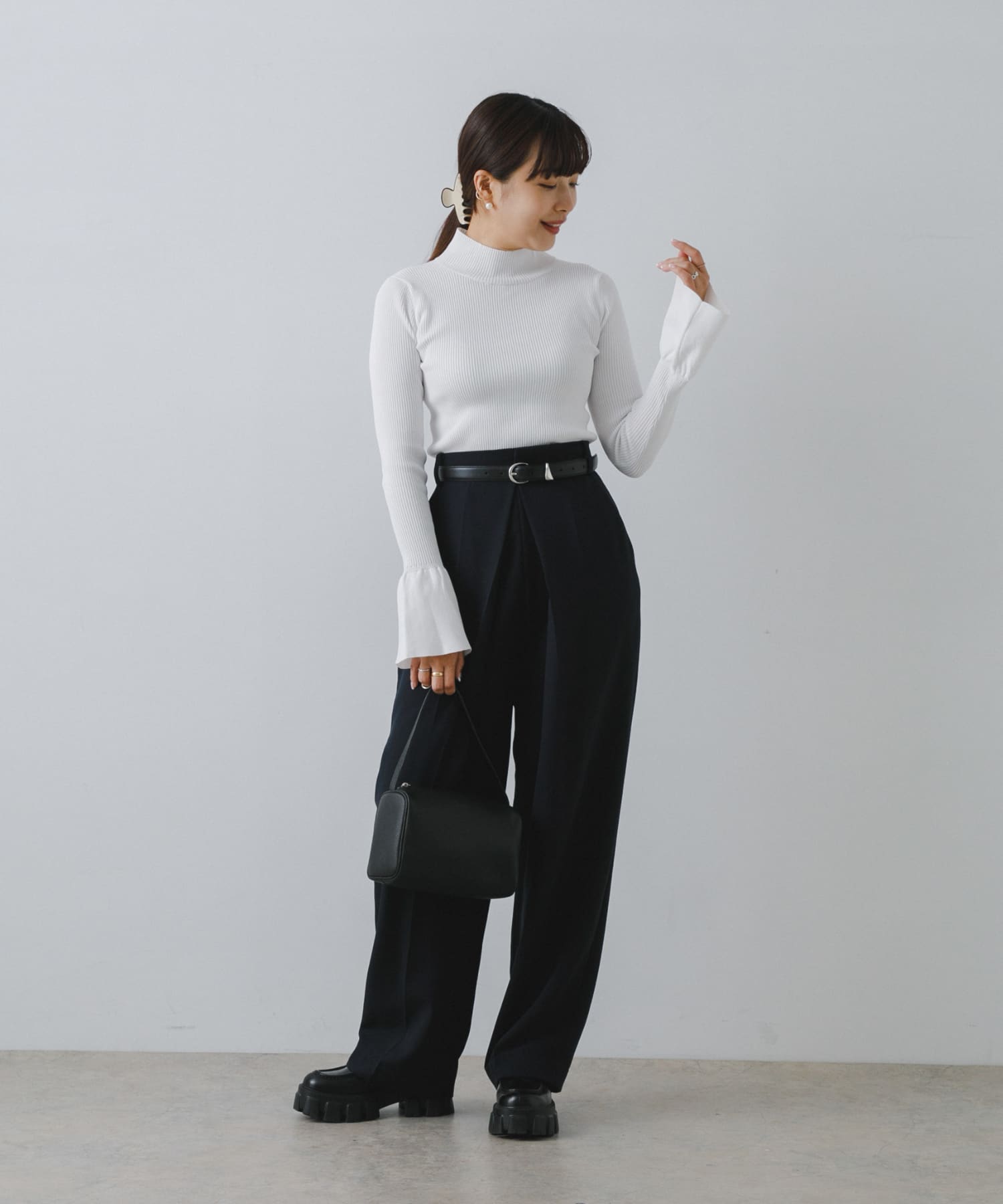 OFF WHITE