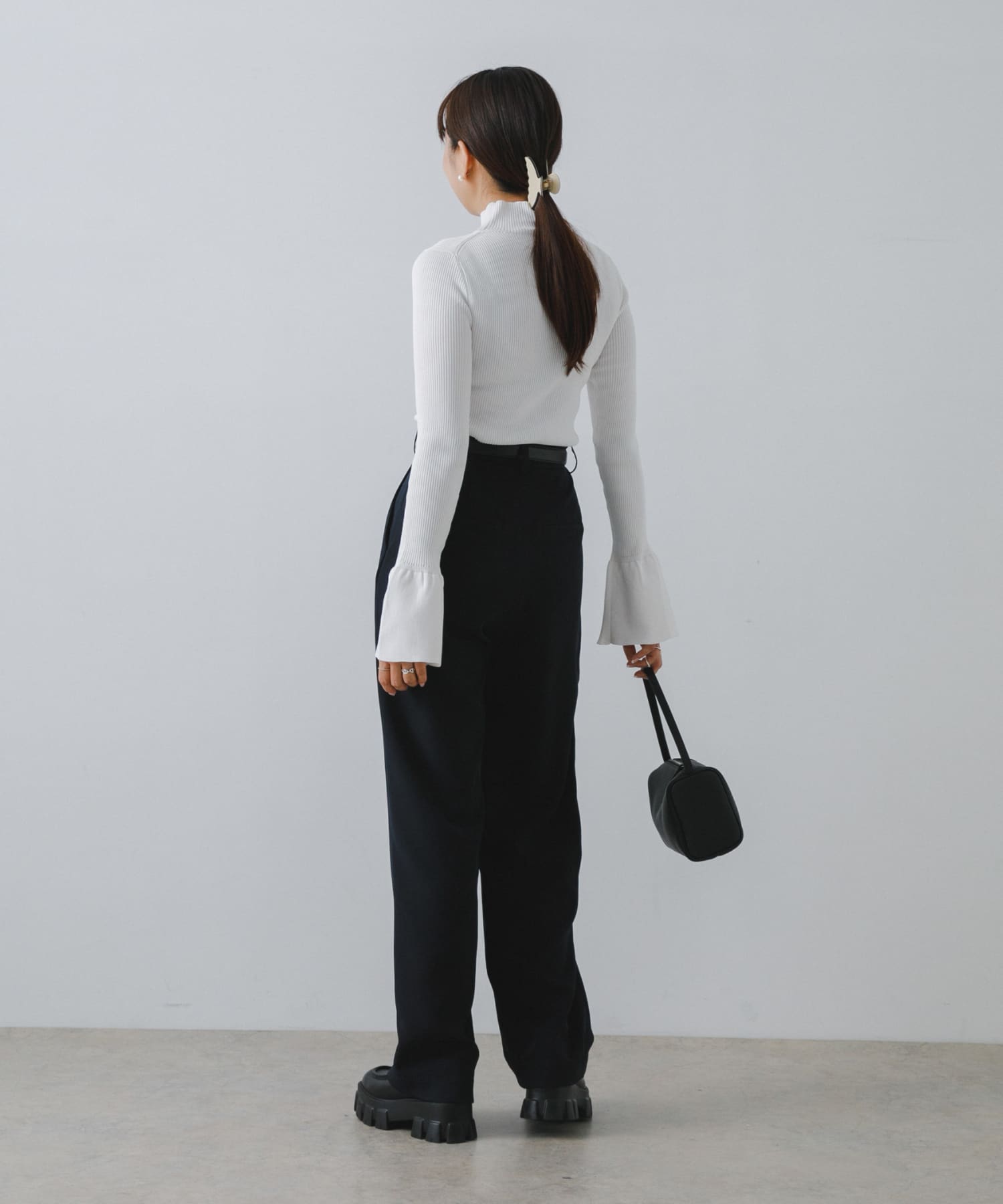 OFF WHITE