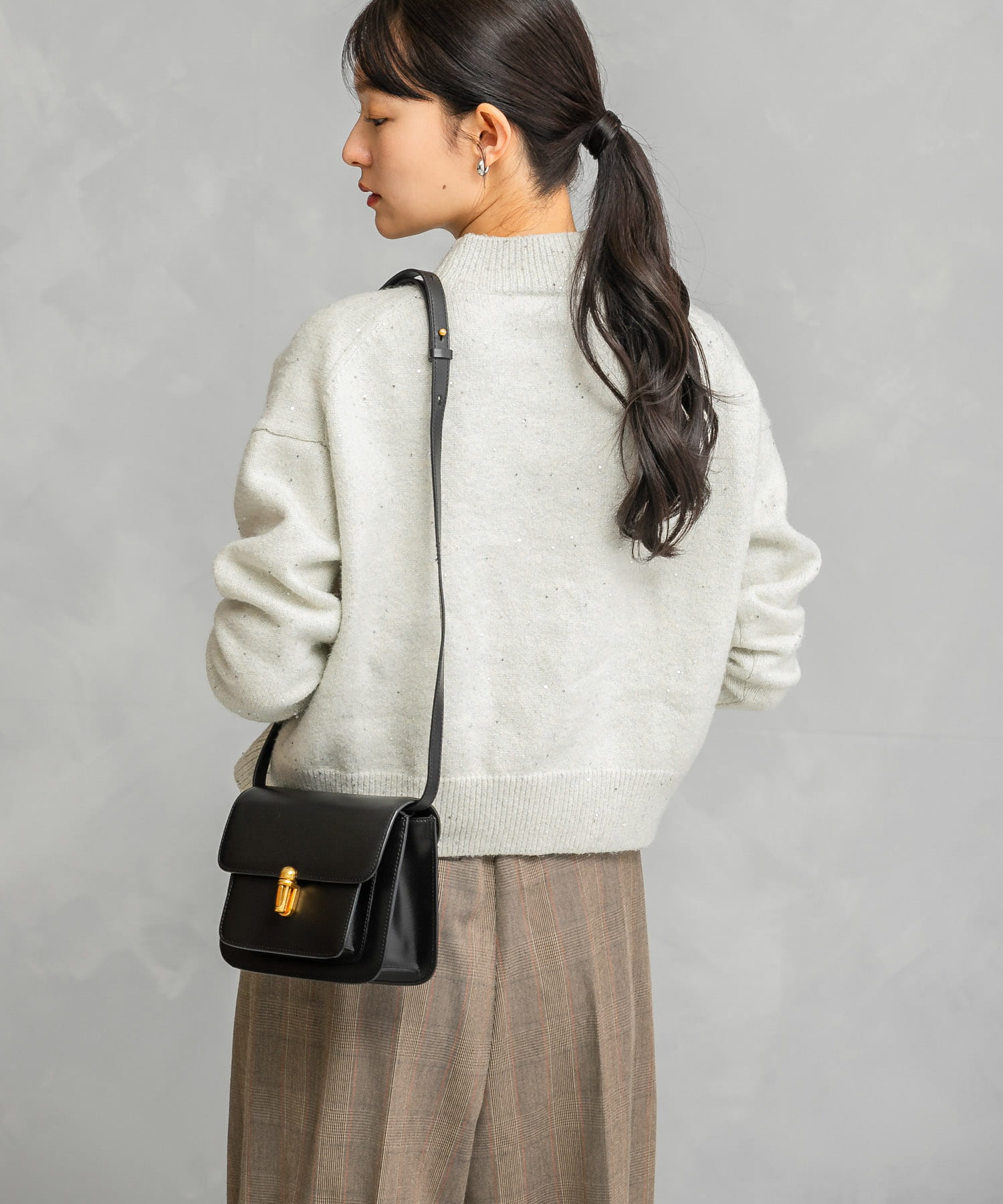 OFF WHITE