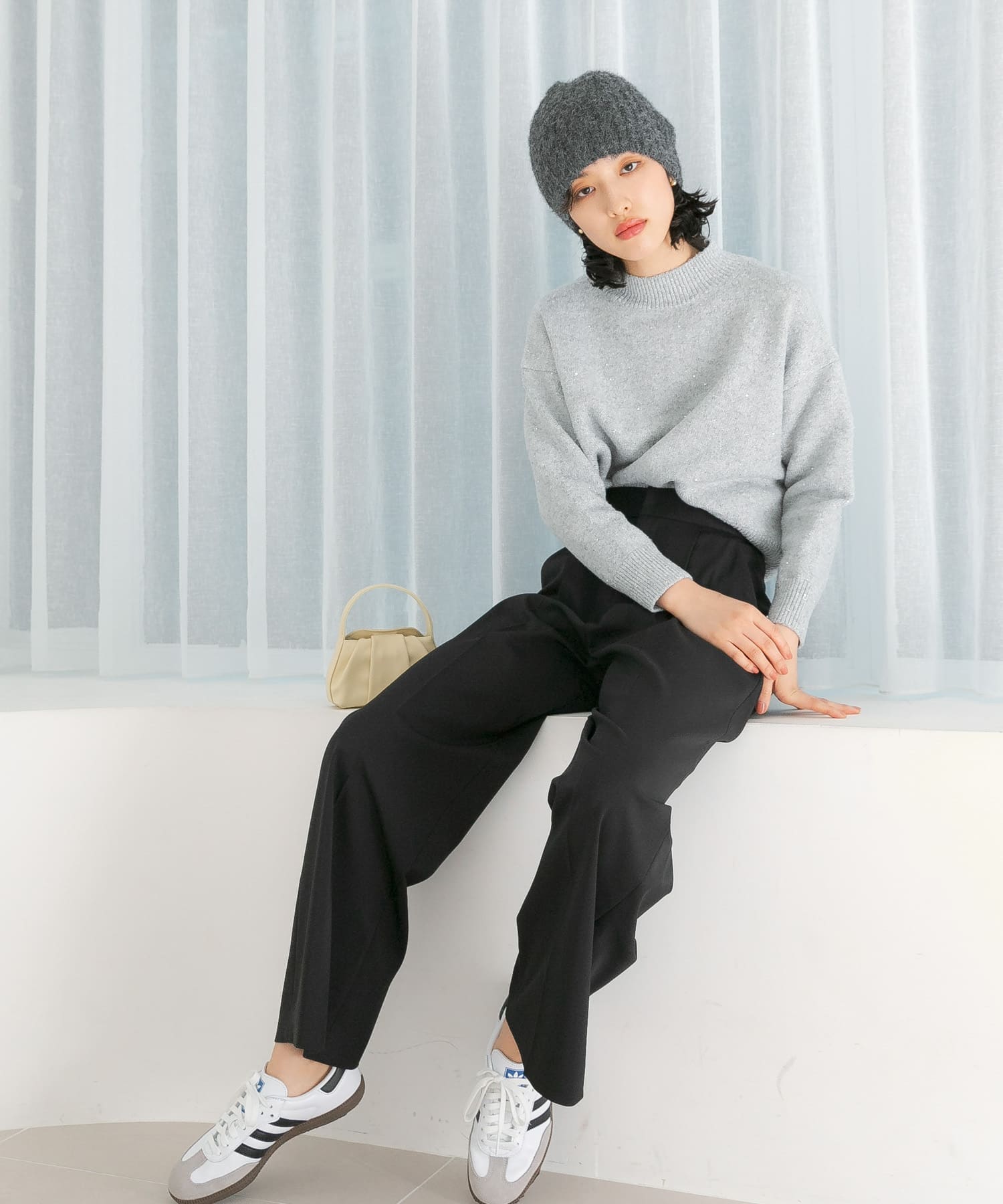 GRAY