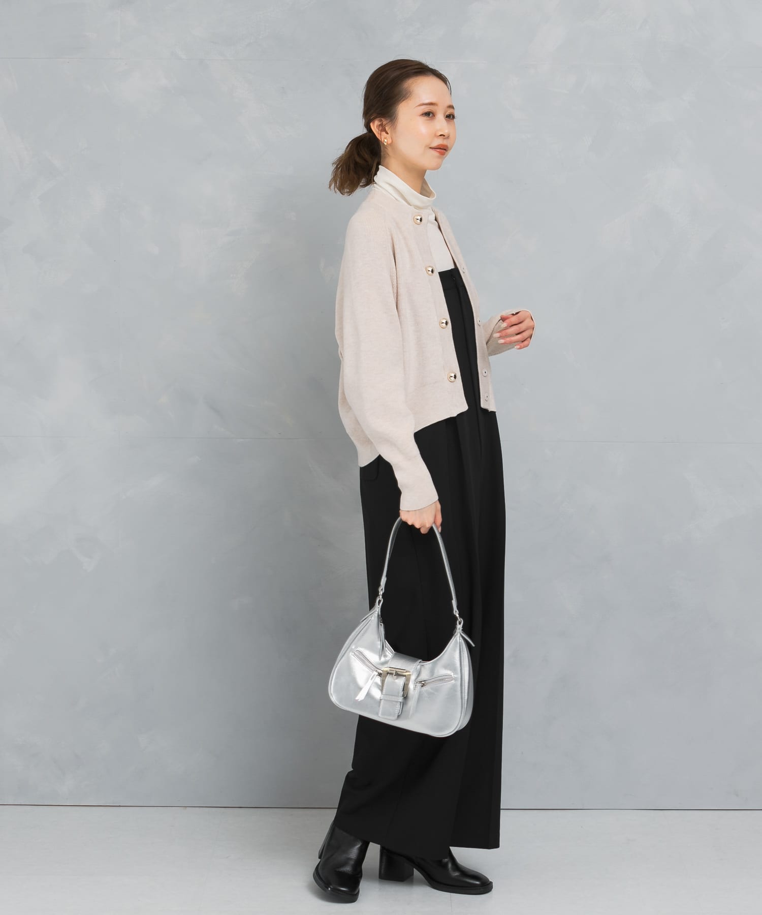 OFF WHITE