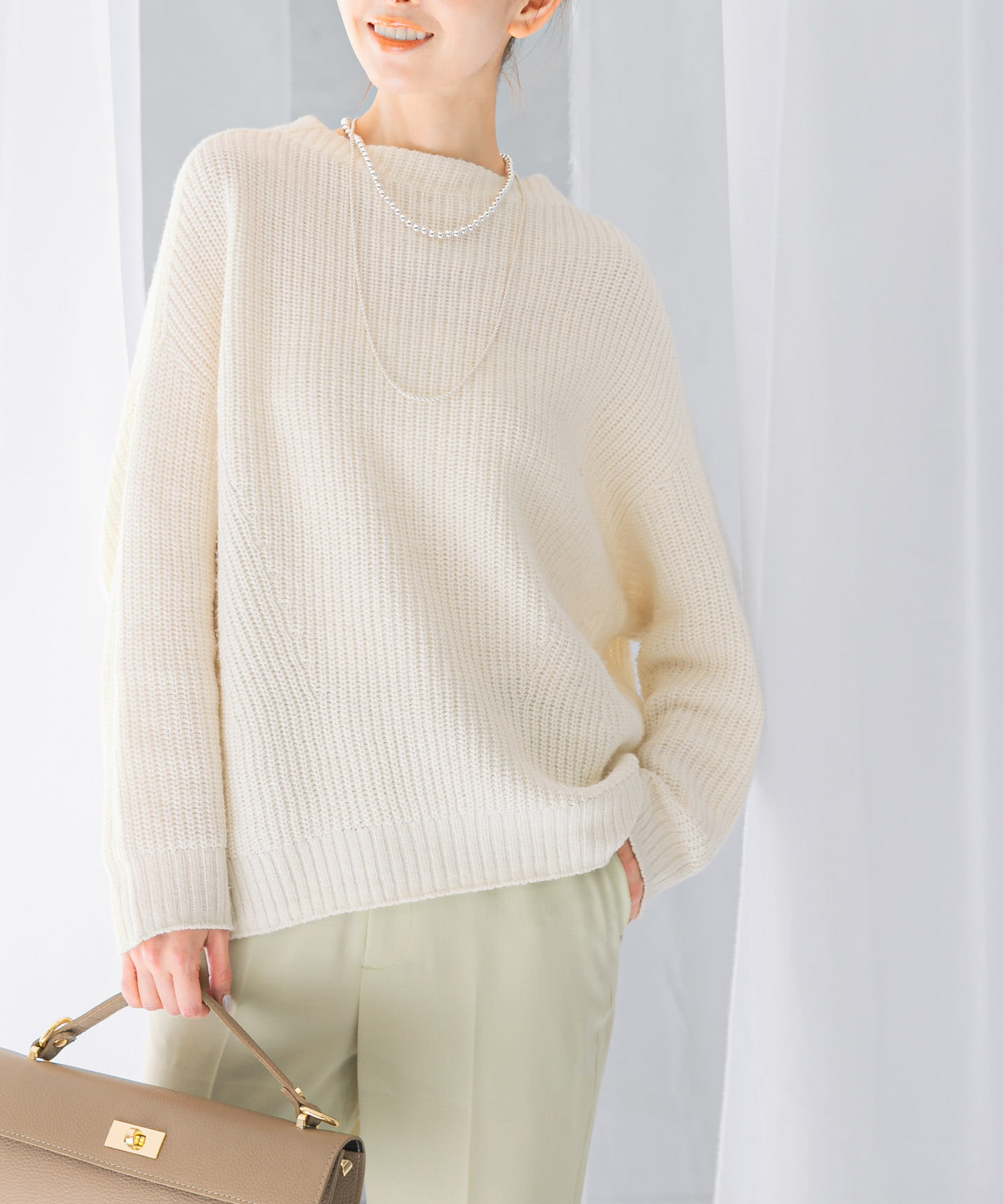 OFF WHITE
