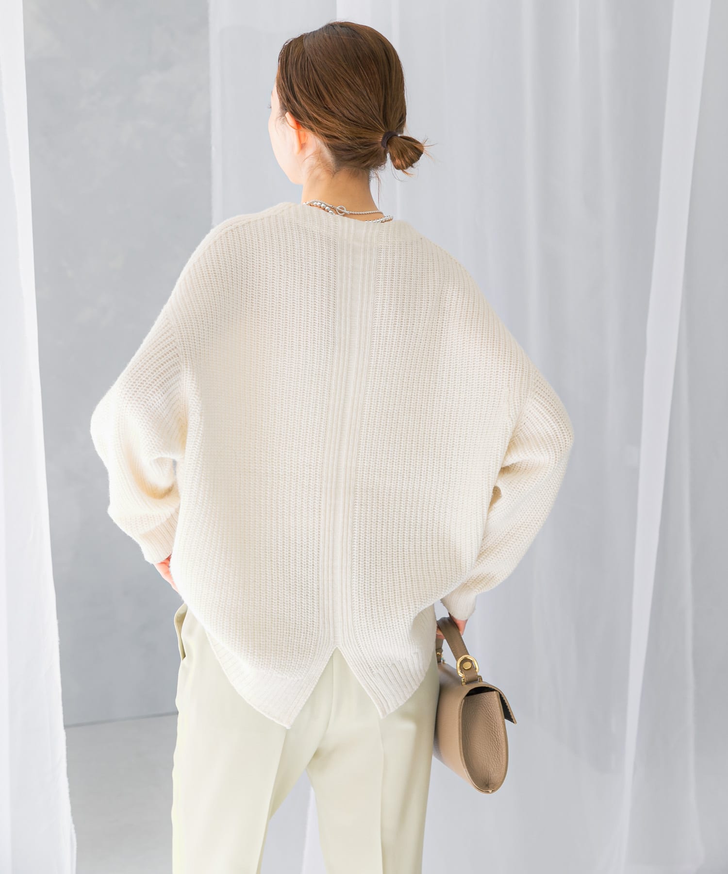 OFF WHITE