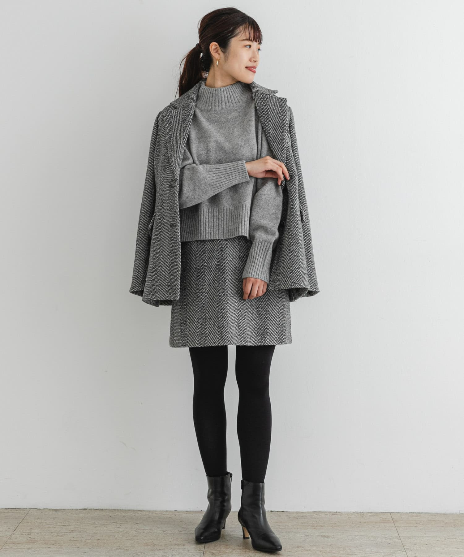 GRAY