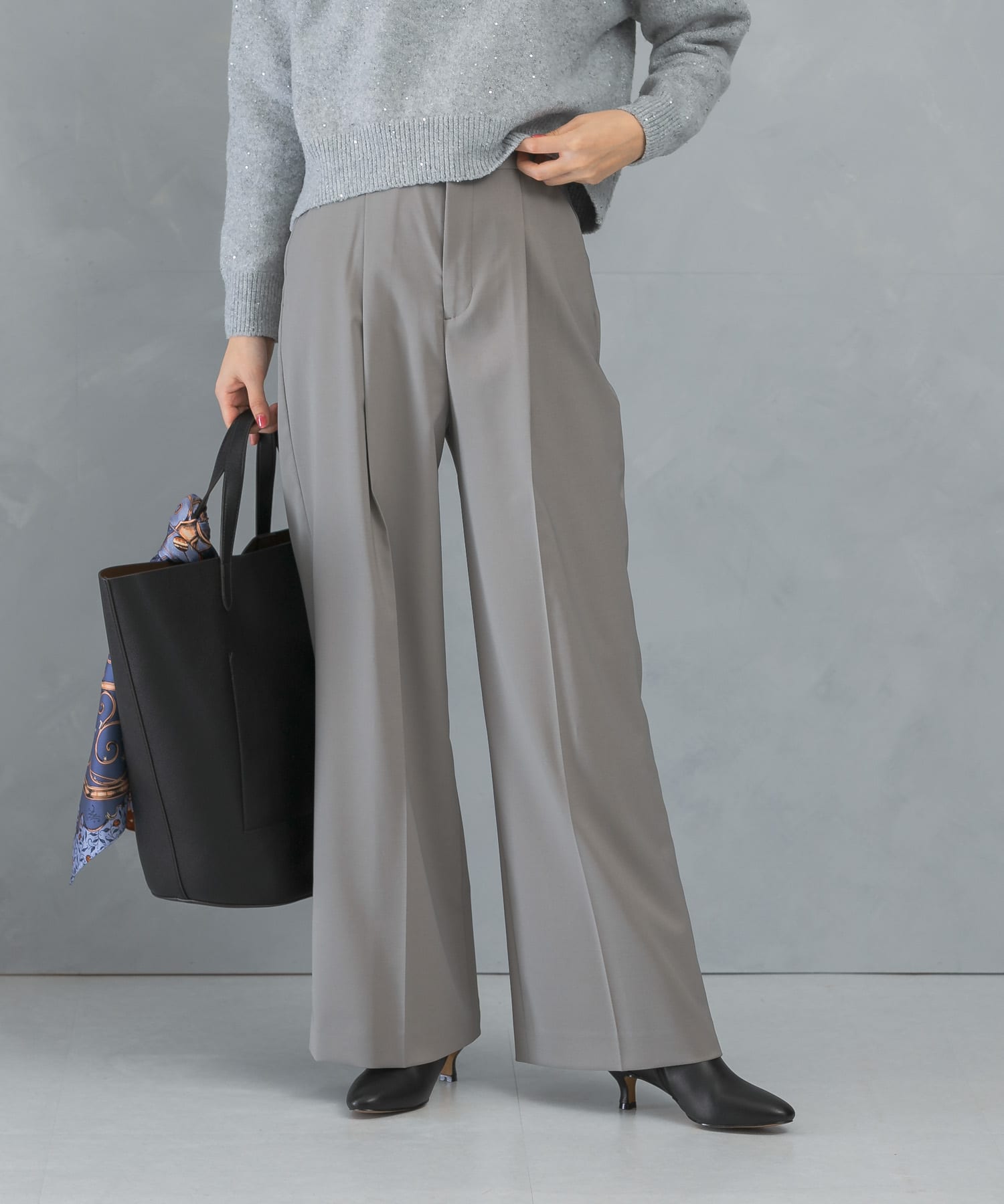GRAY