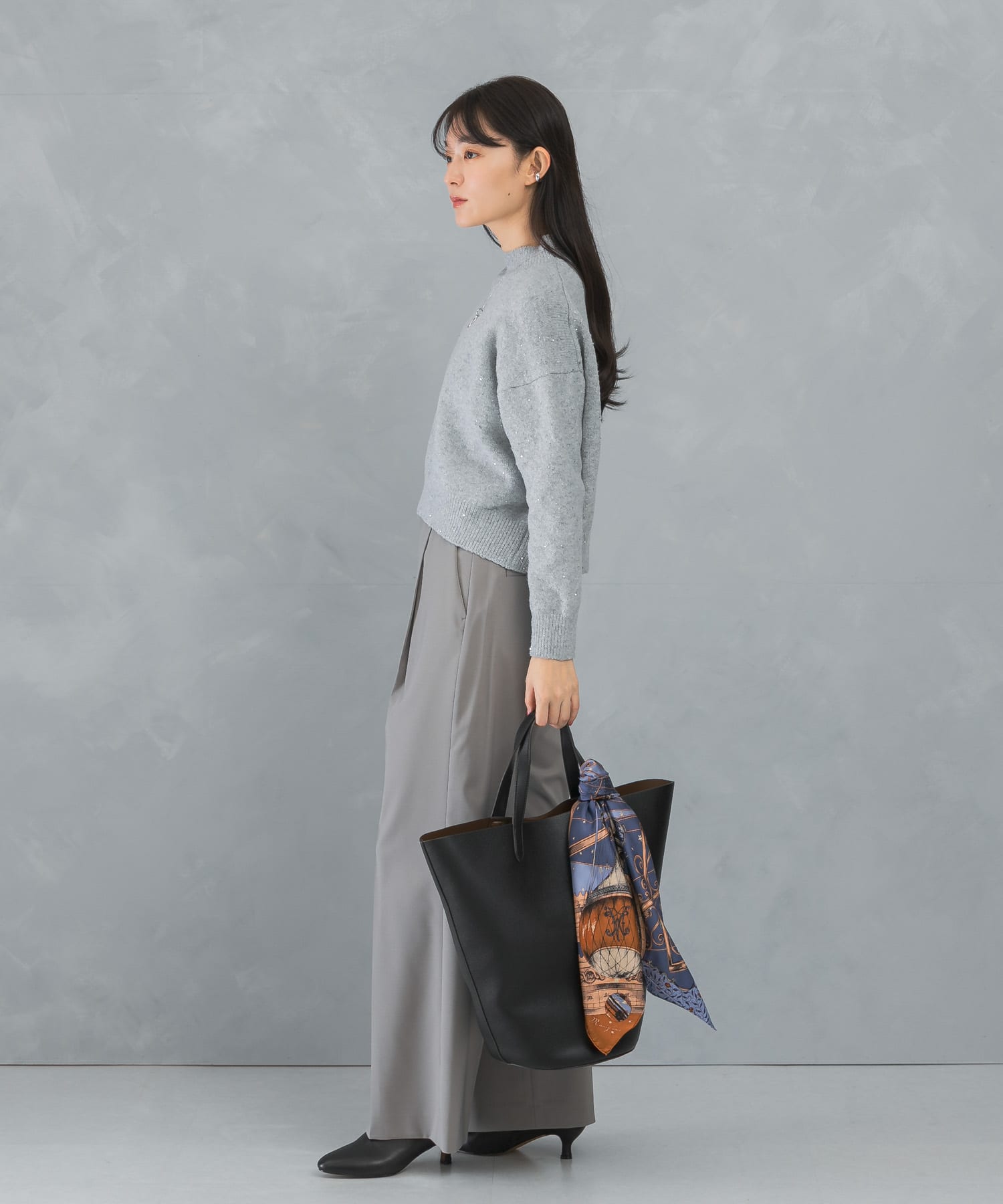GRAY