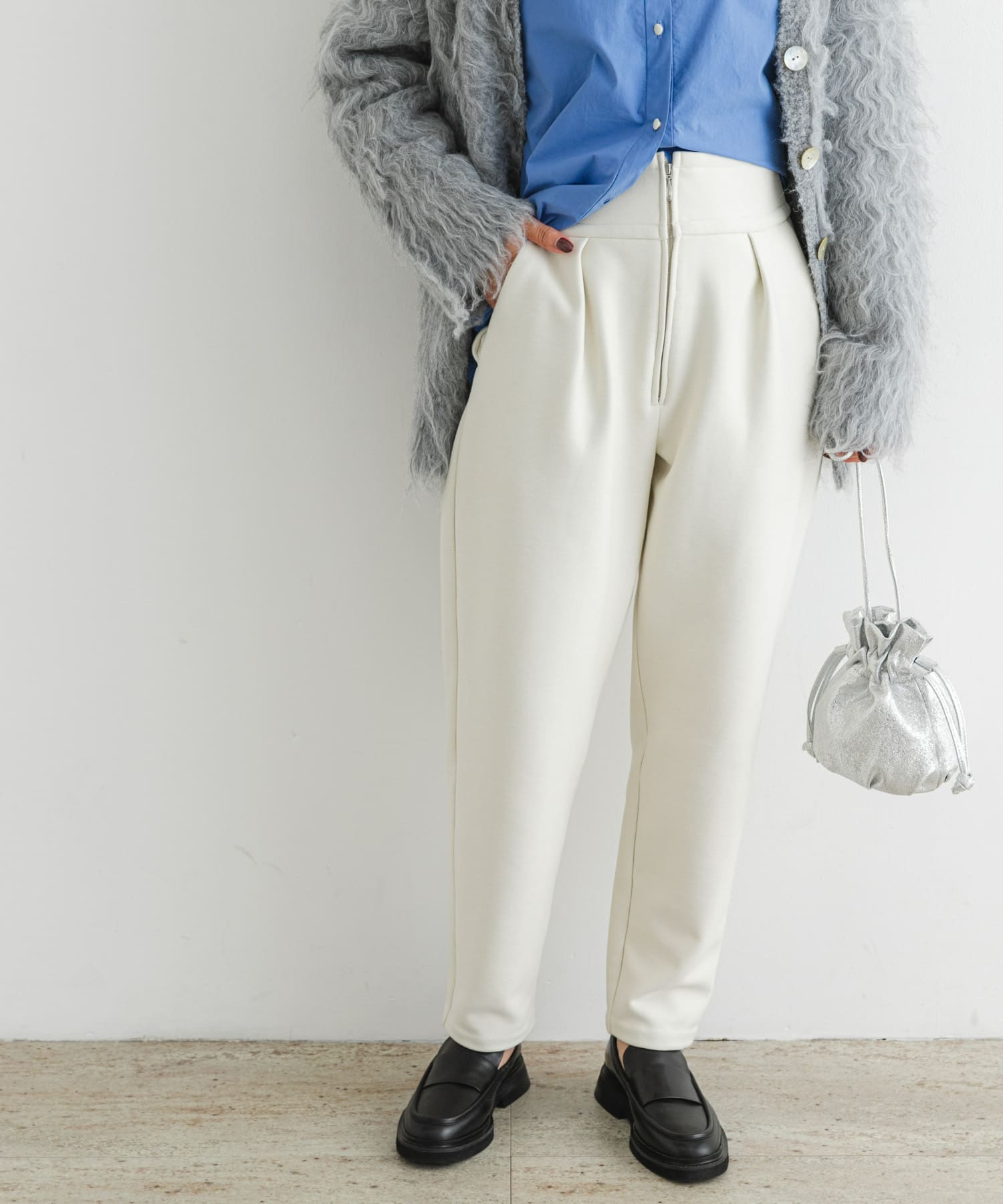 OFF WHITE