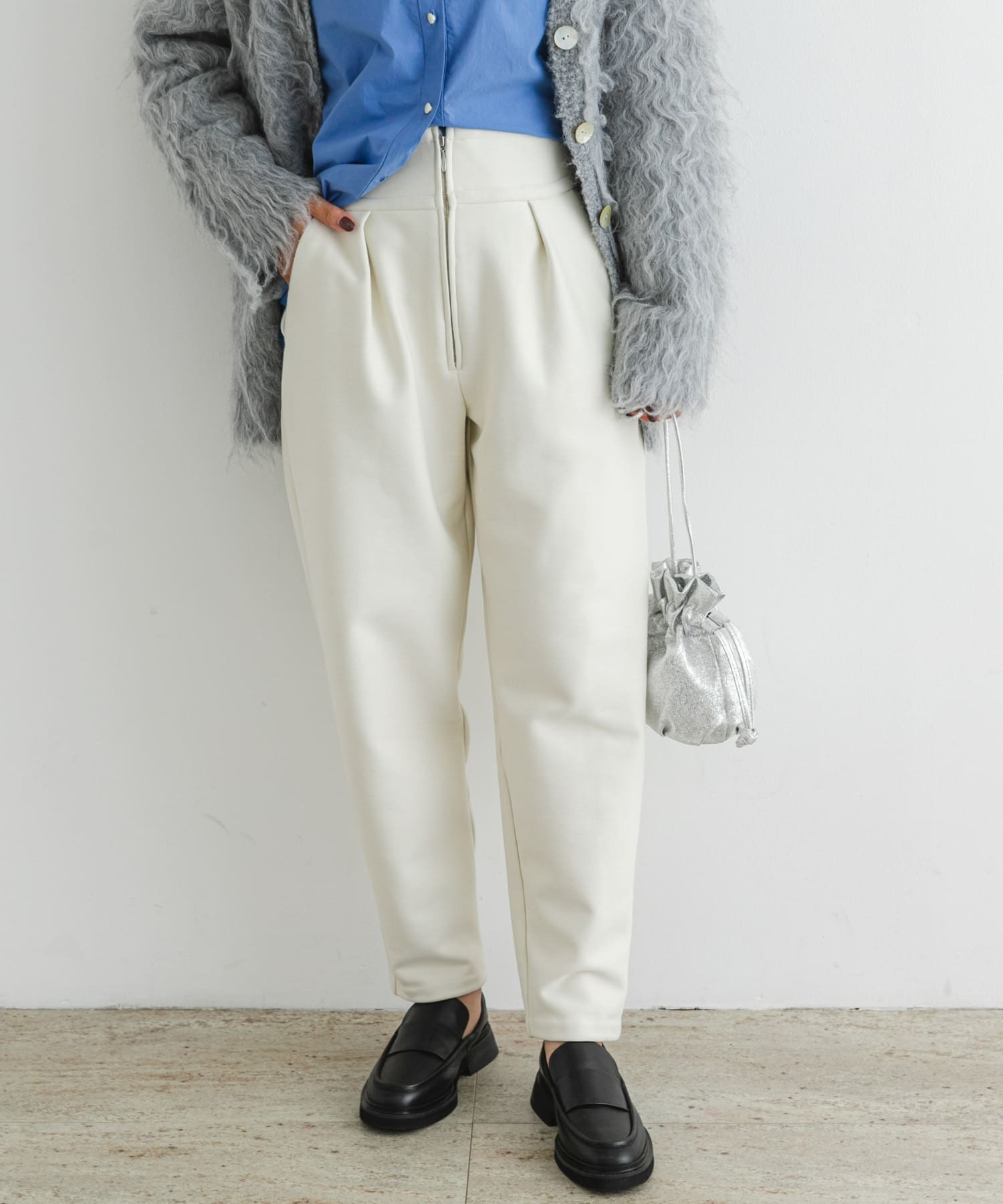OFF WHITE