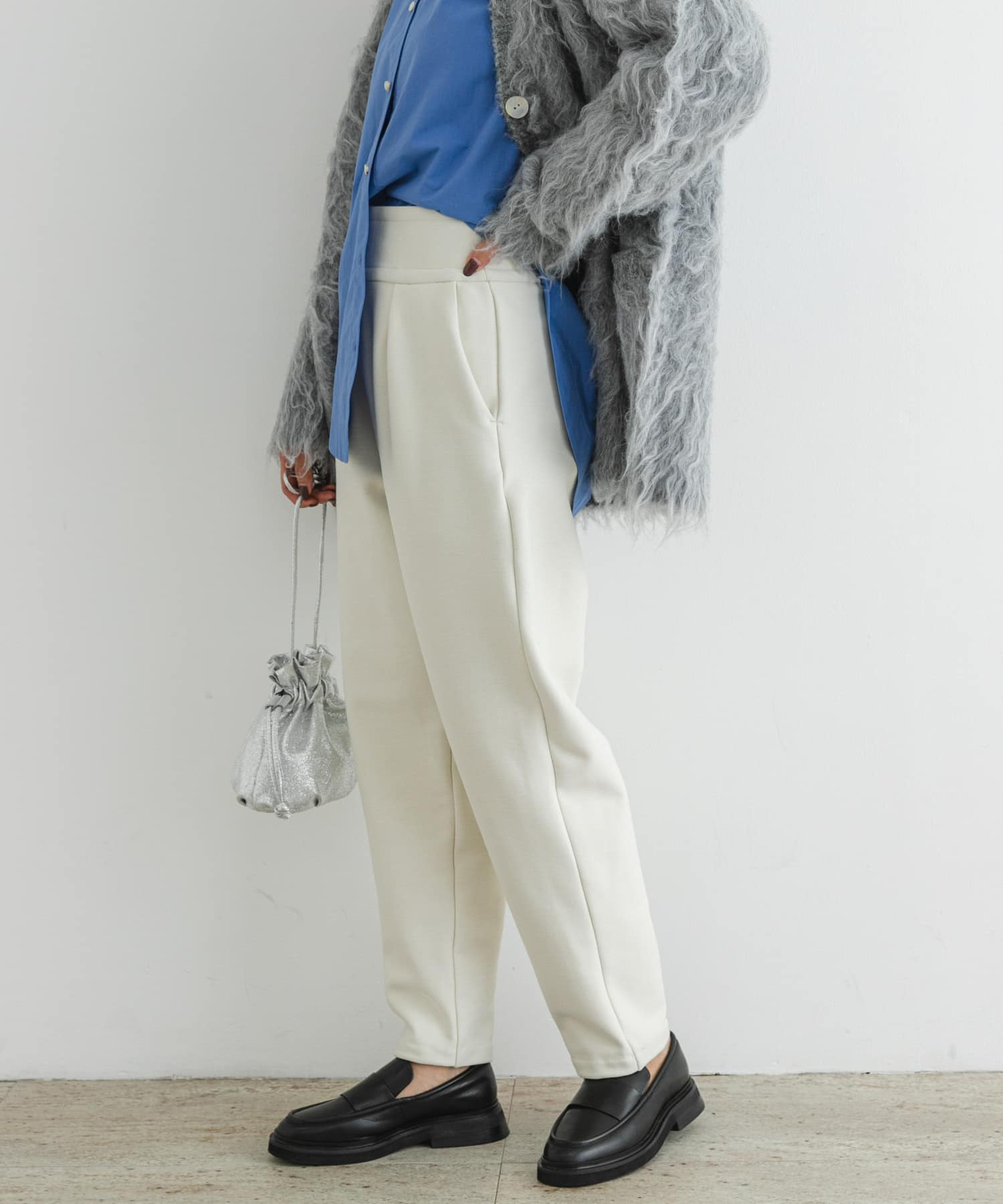 OFF WHITE