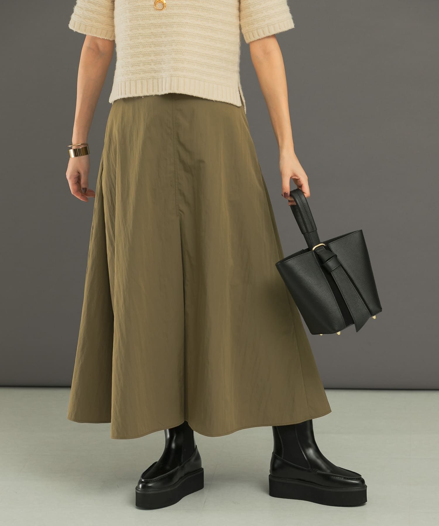 タフタロングフレアスカート(36 L/BEIGE): スカート｜URBAN RESEARCH