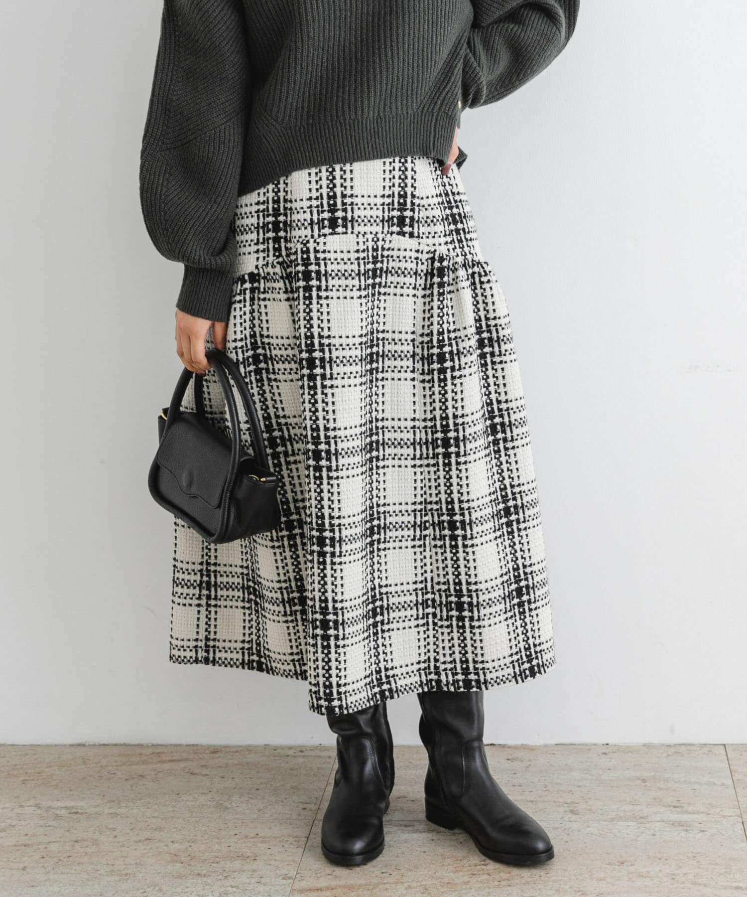 OFF WHITE