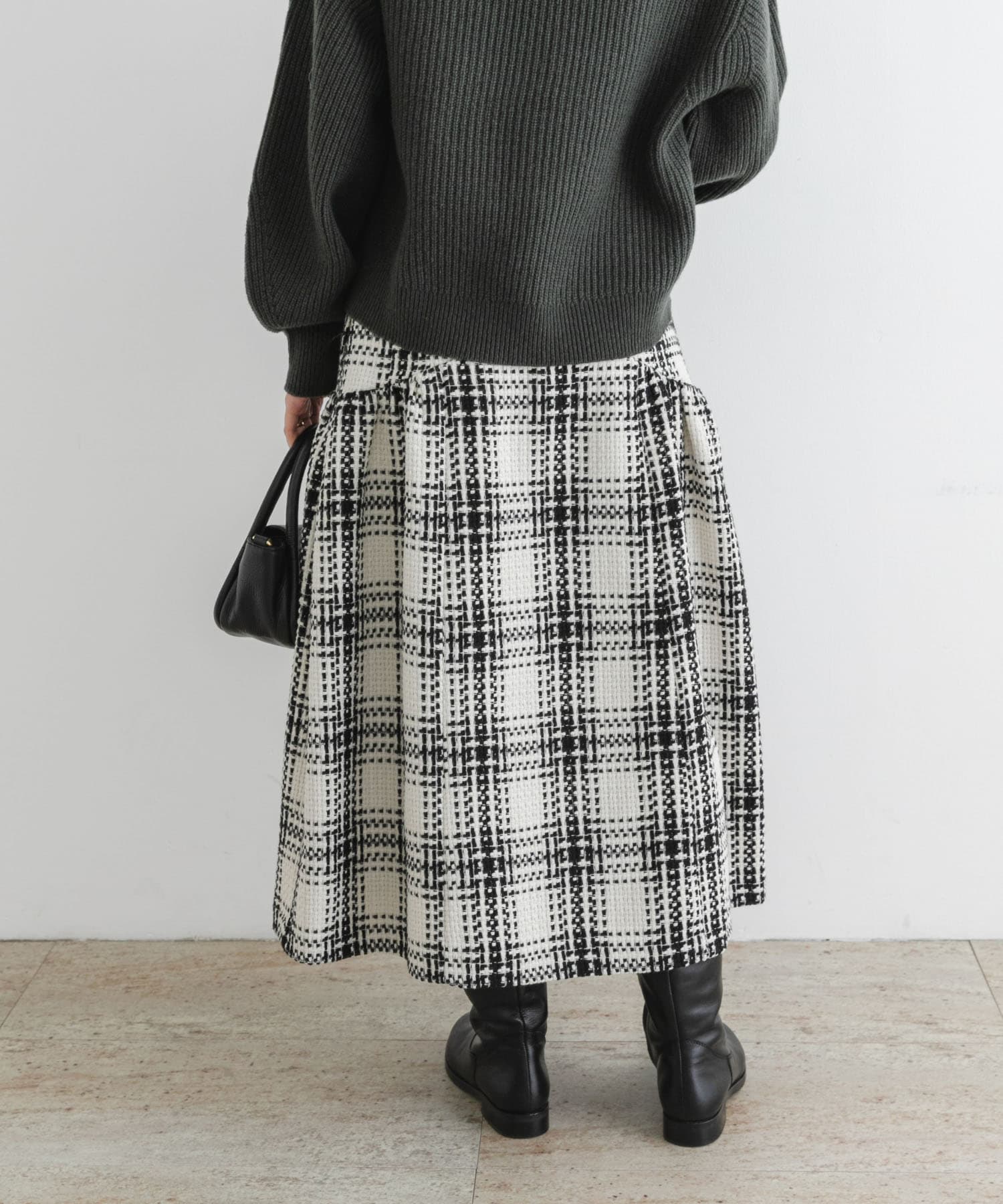 OFF WHITE