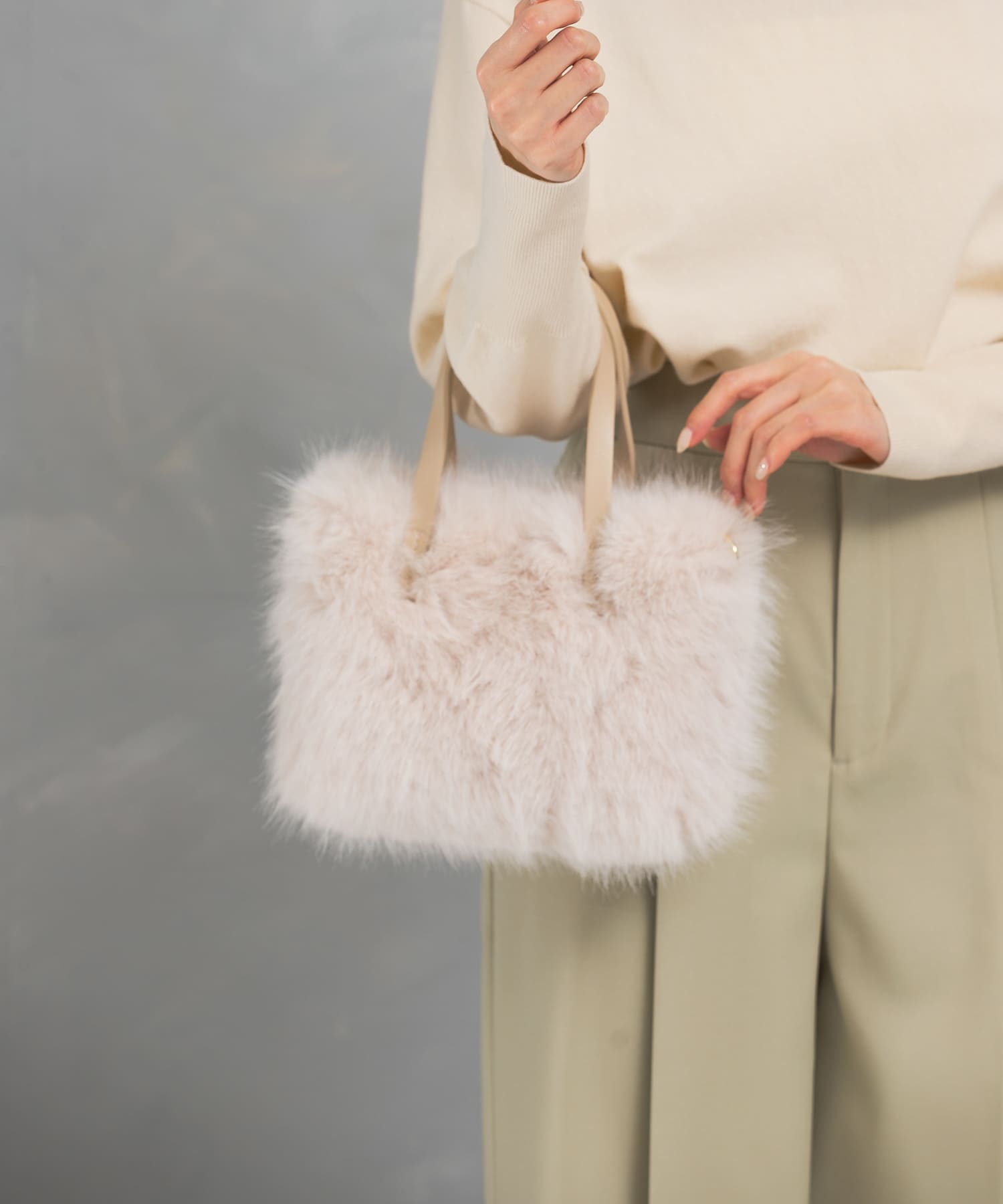 フラッフィーハンドバッグ OFF WHITE -