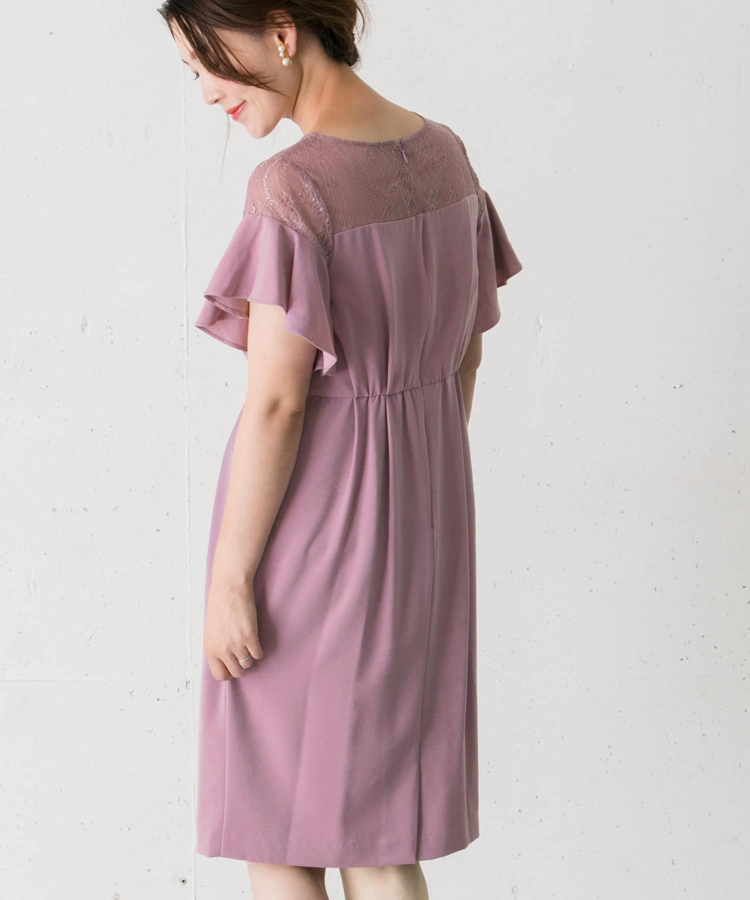 デコルテレースフリルドレス∴ SMOKYMAUVE FREE