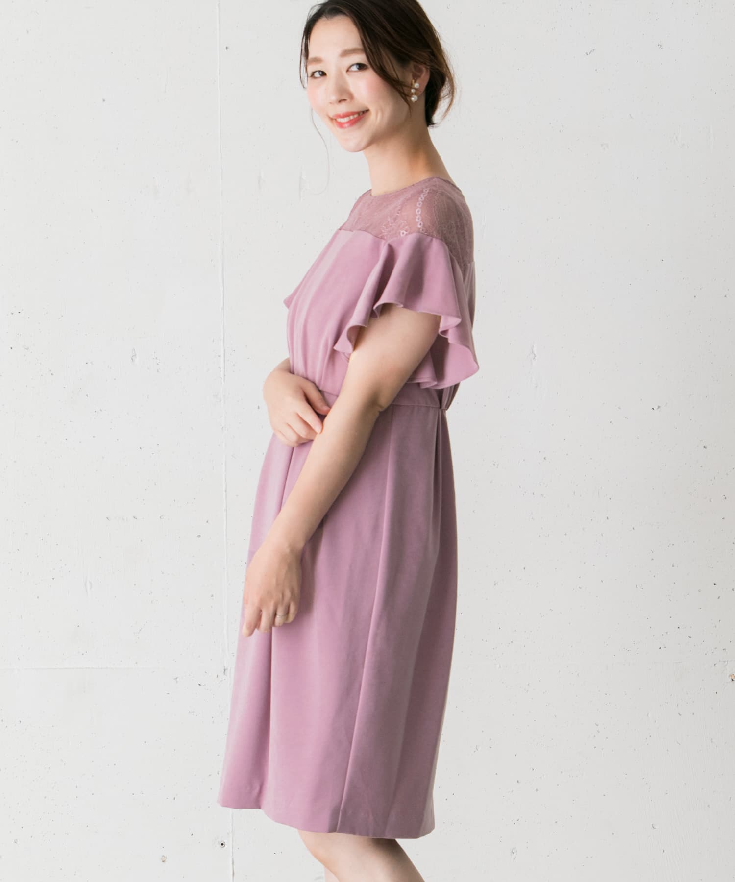 デコルテレースフリルドレス∴ SMOKYMAUVE FREE