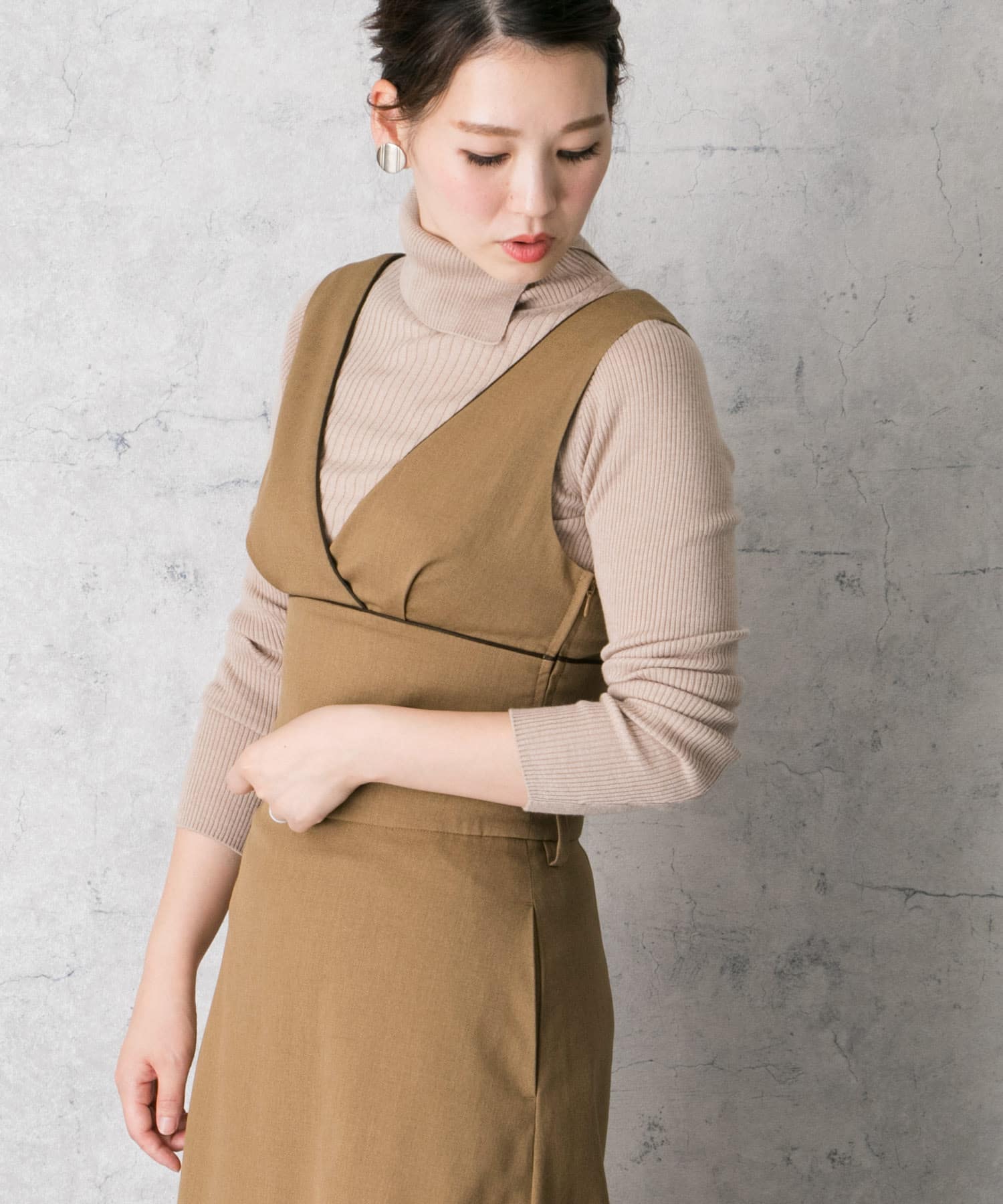 Vネックビスチェ∴ CAMEL FREE