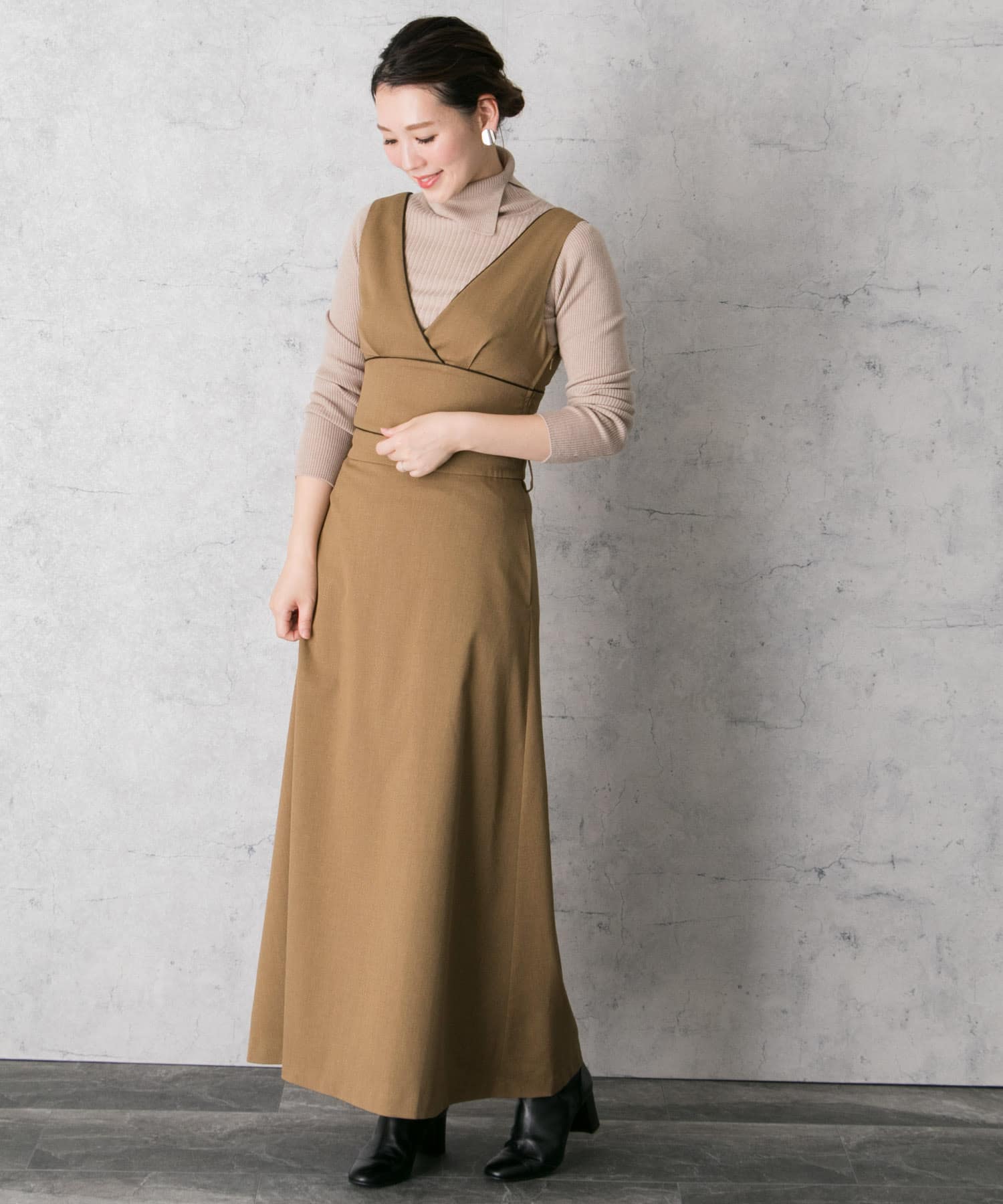 Vネックビスチェ∴ CAMEL FREE