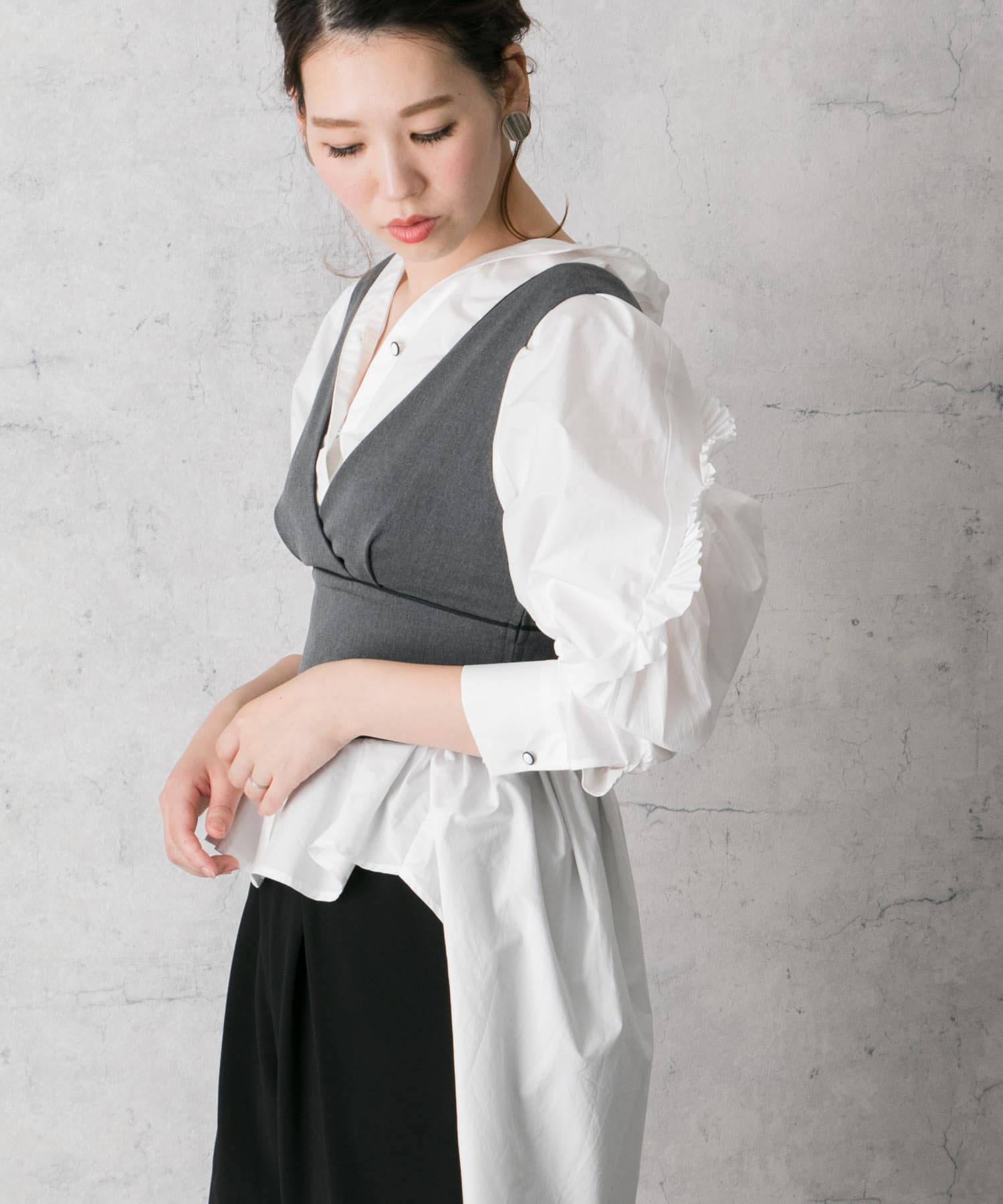 GRAY