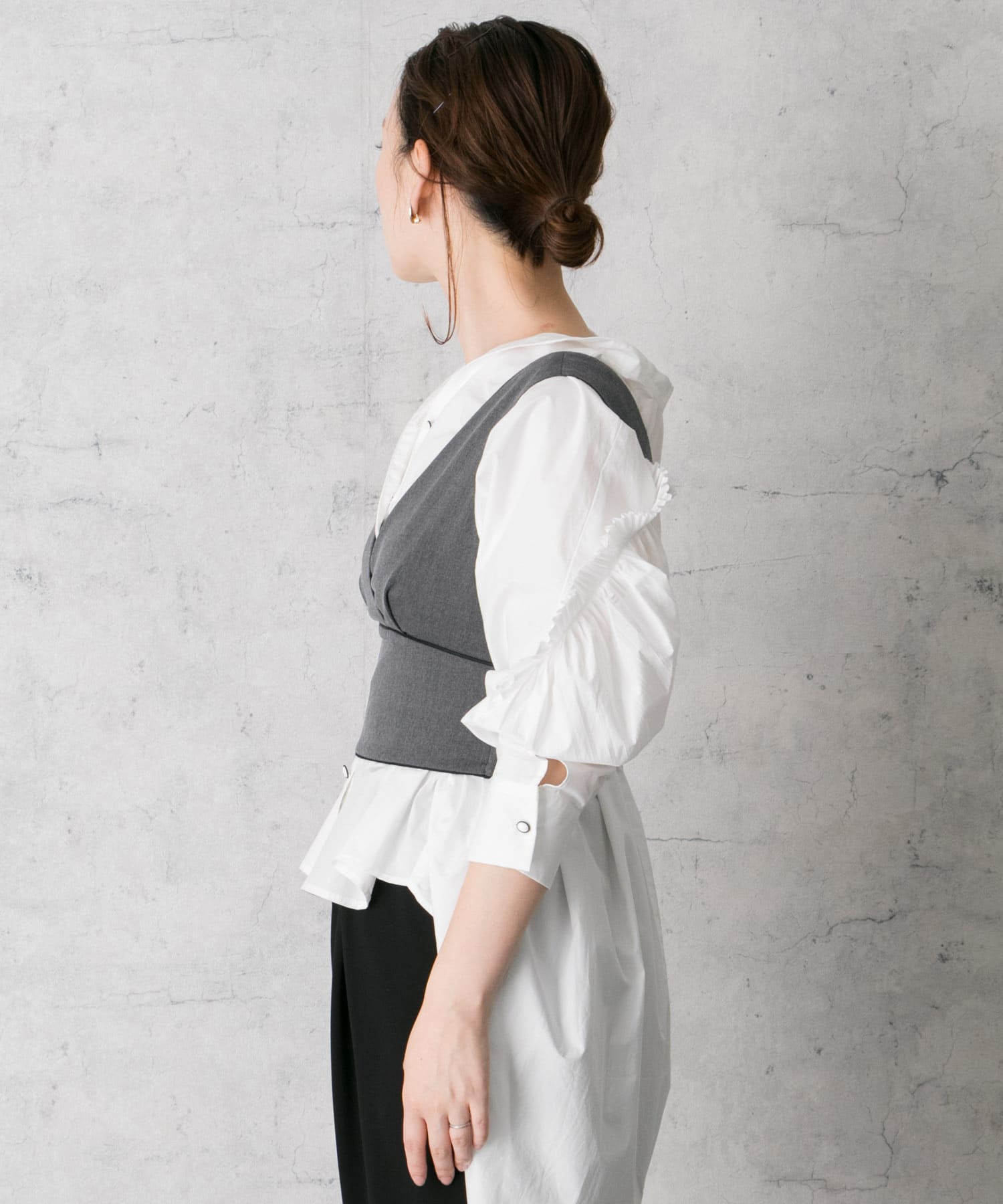 GRAY