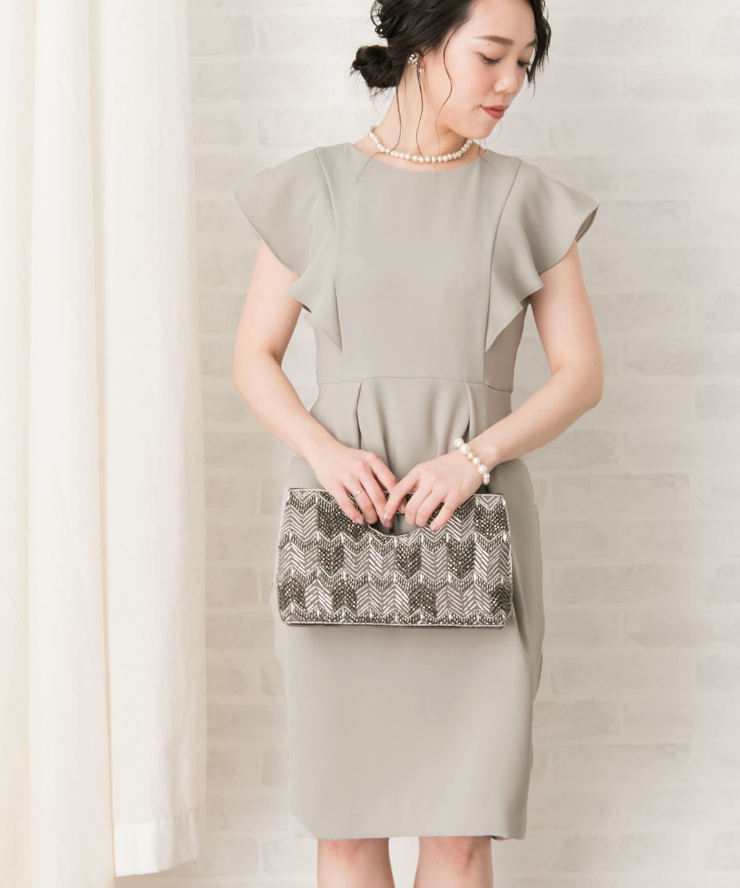 コクーンフリルドレス