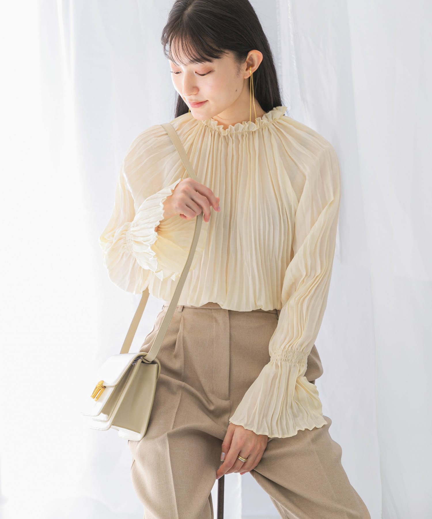 OFF WHITE