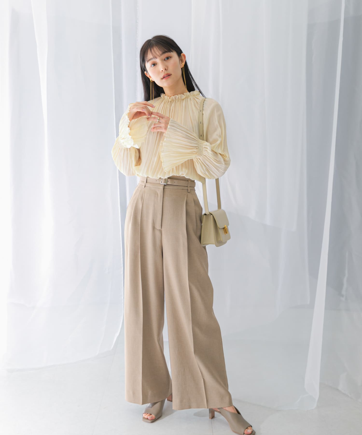 OFF WHITE