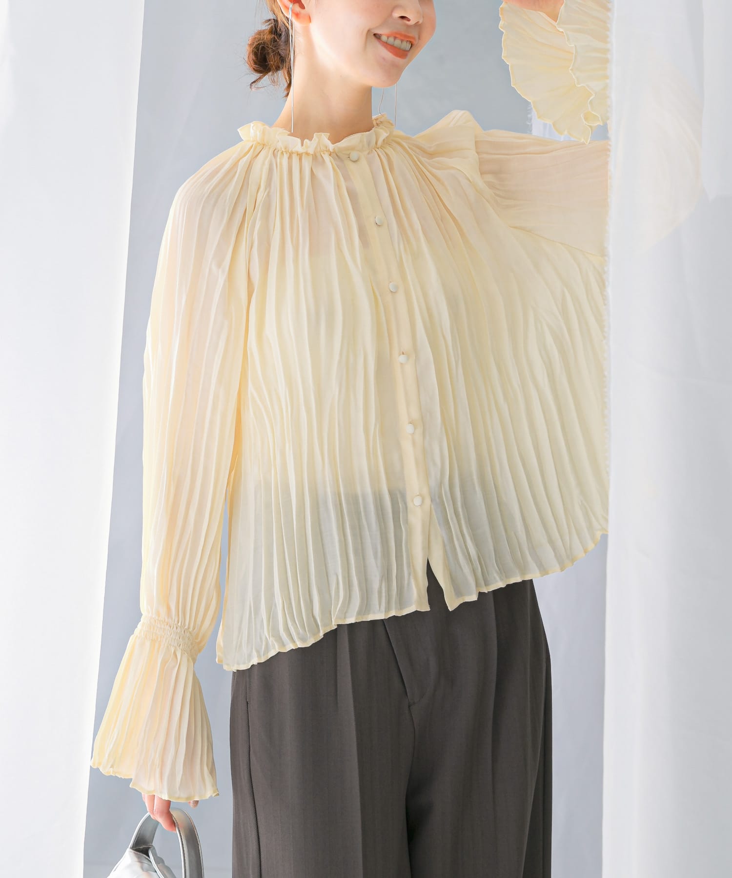 OFF WHITE