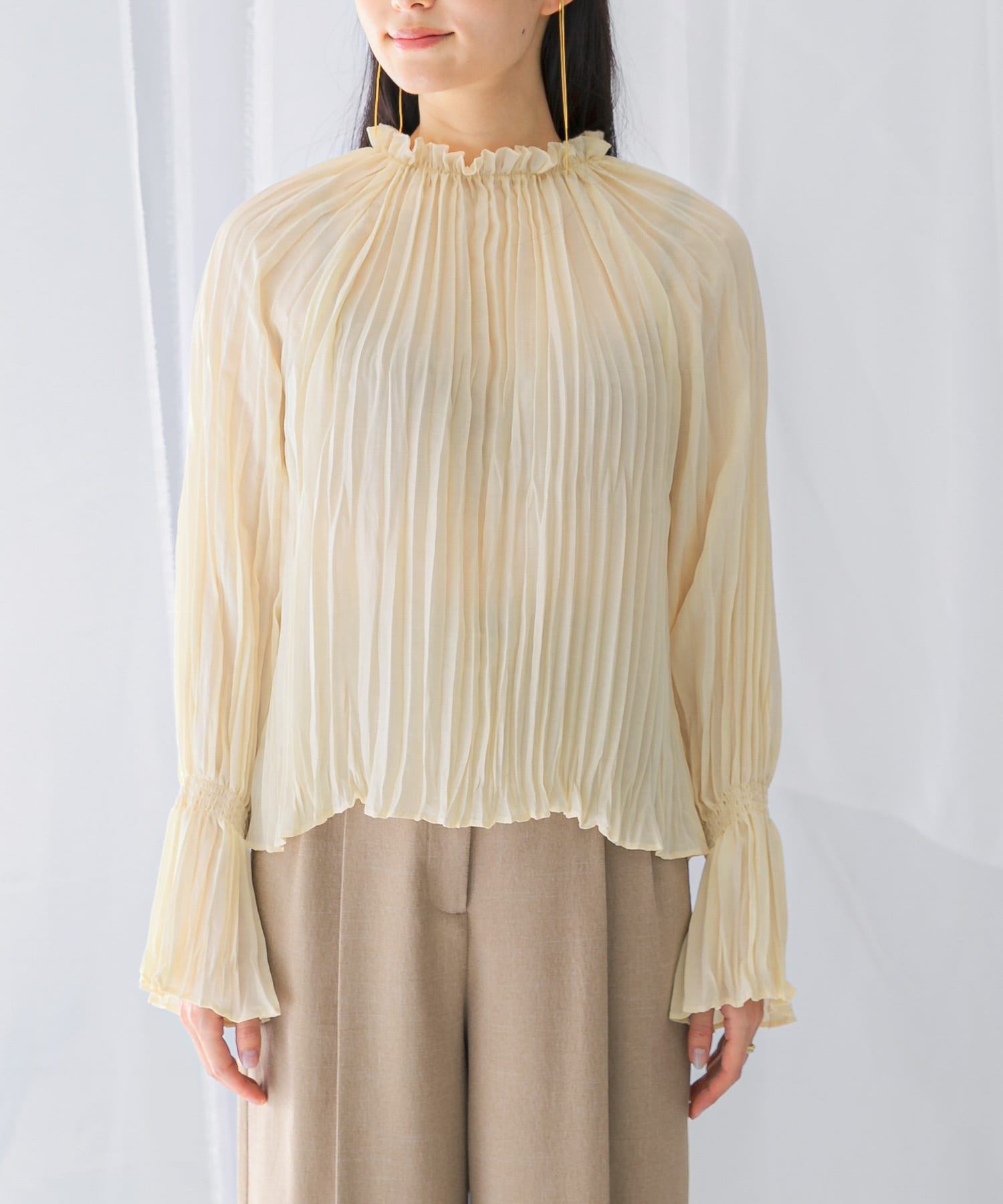 OFF WHITE