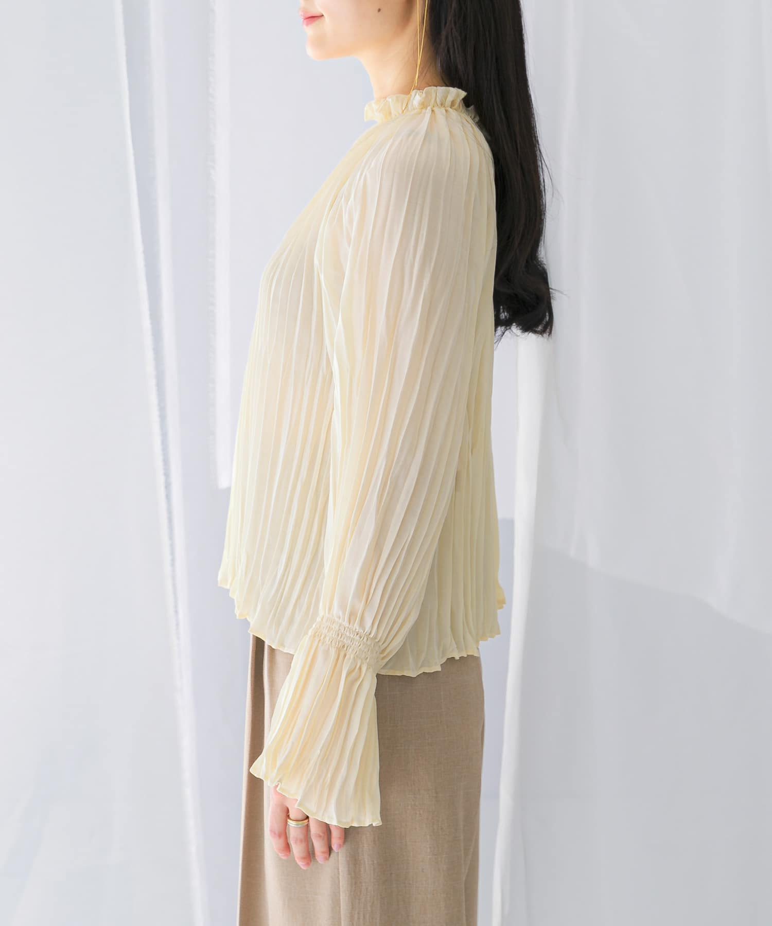OFF WHITE