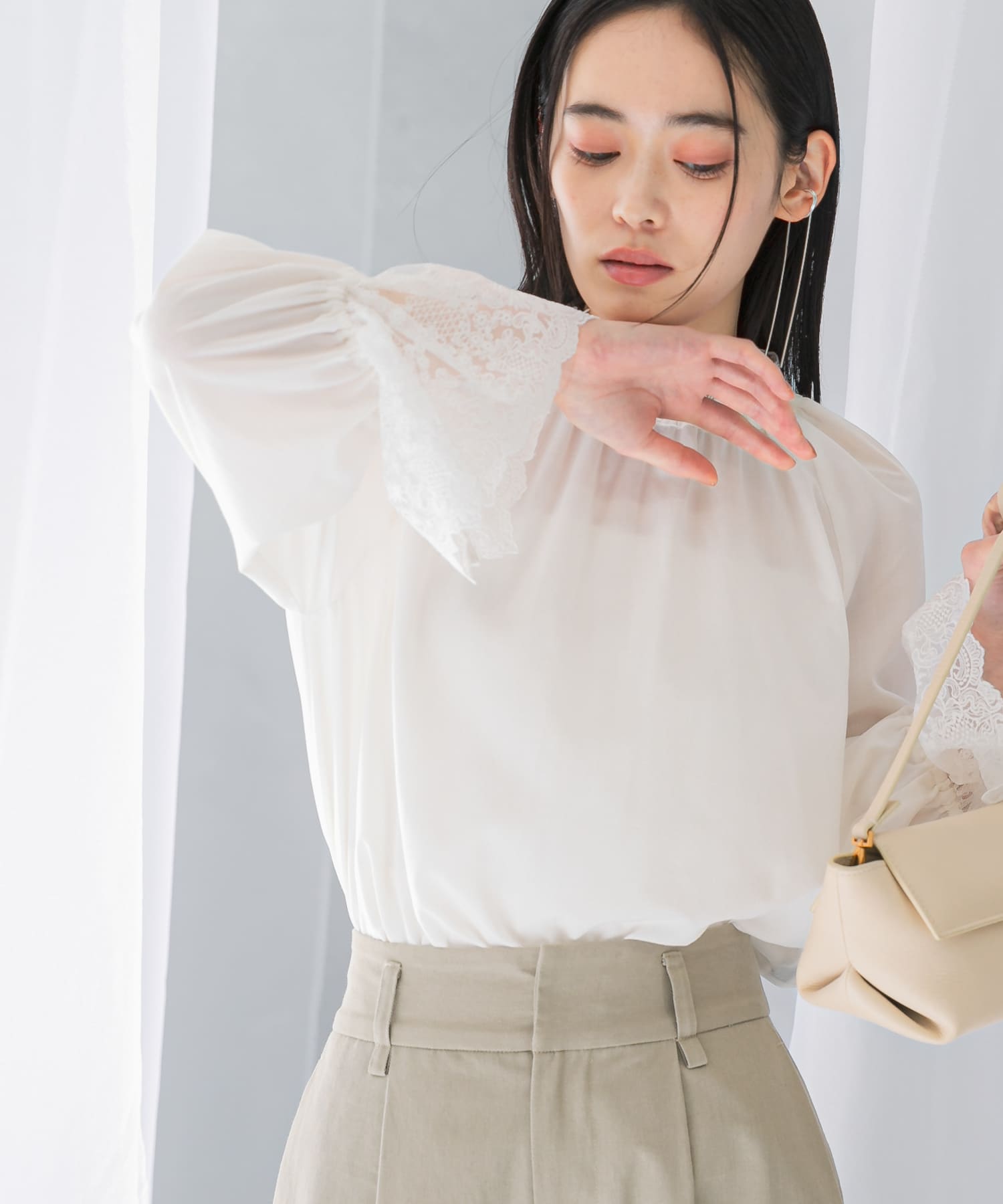 OFF WHITE