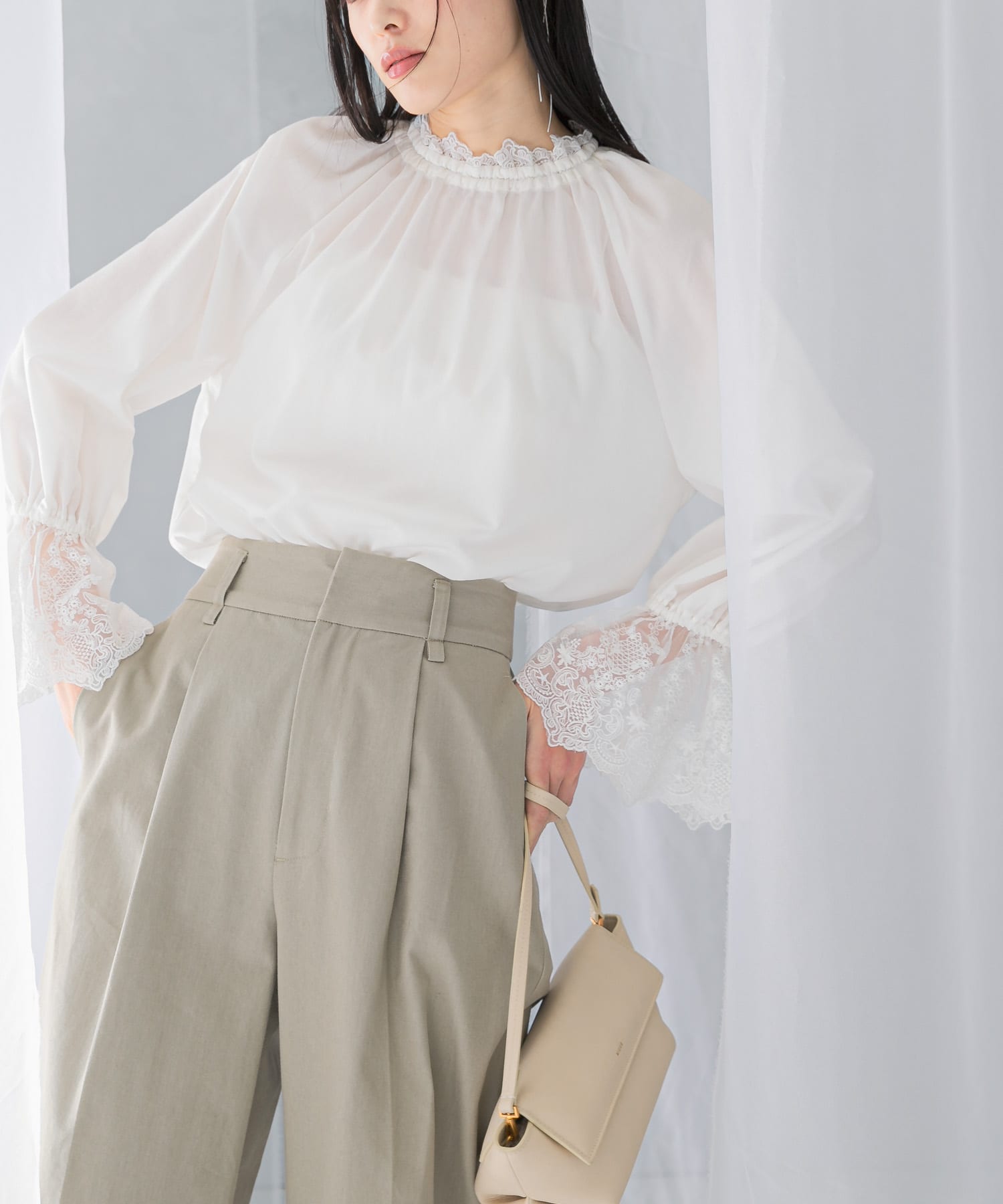 OFF WHITE